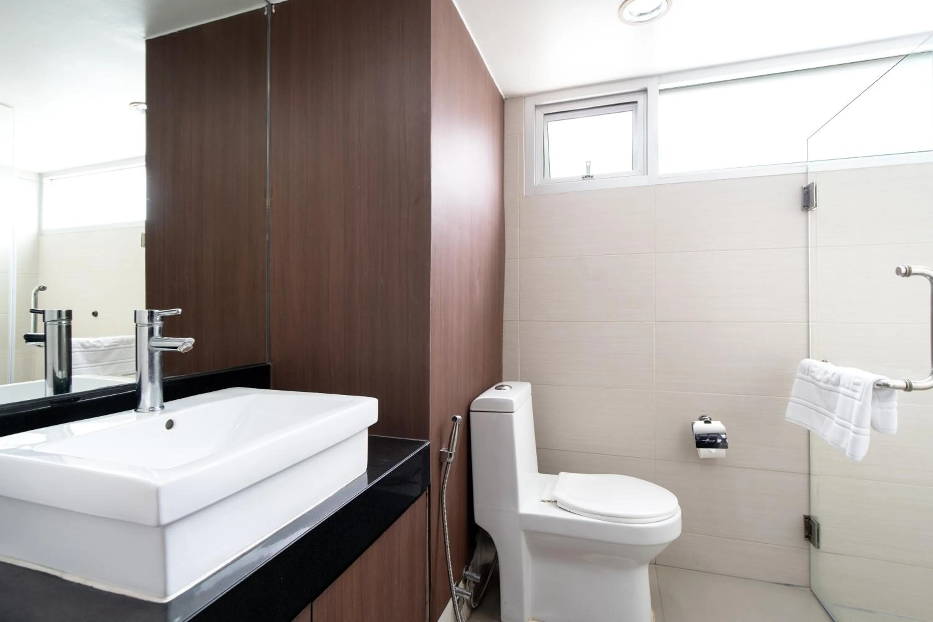 Shower in Lily Hotel Bangkok