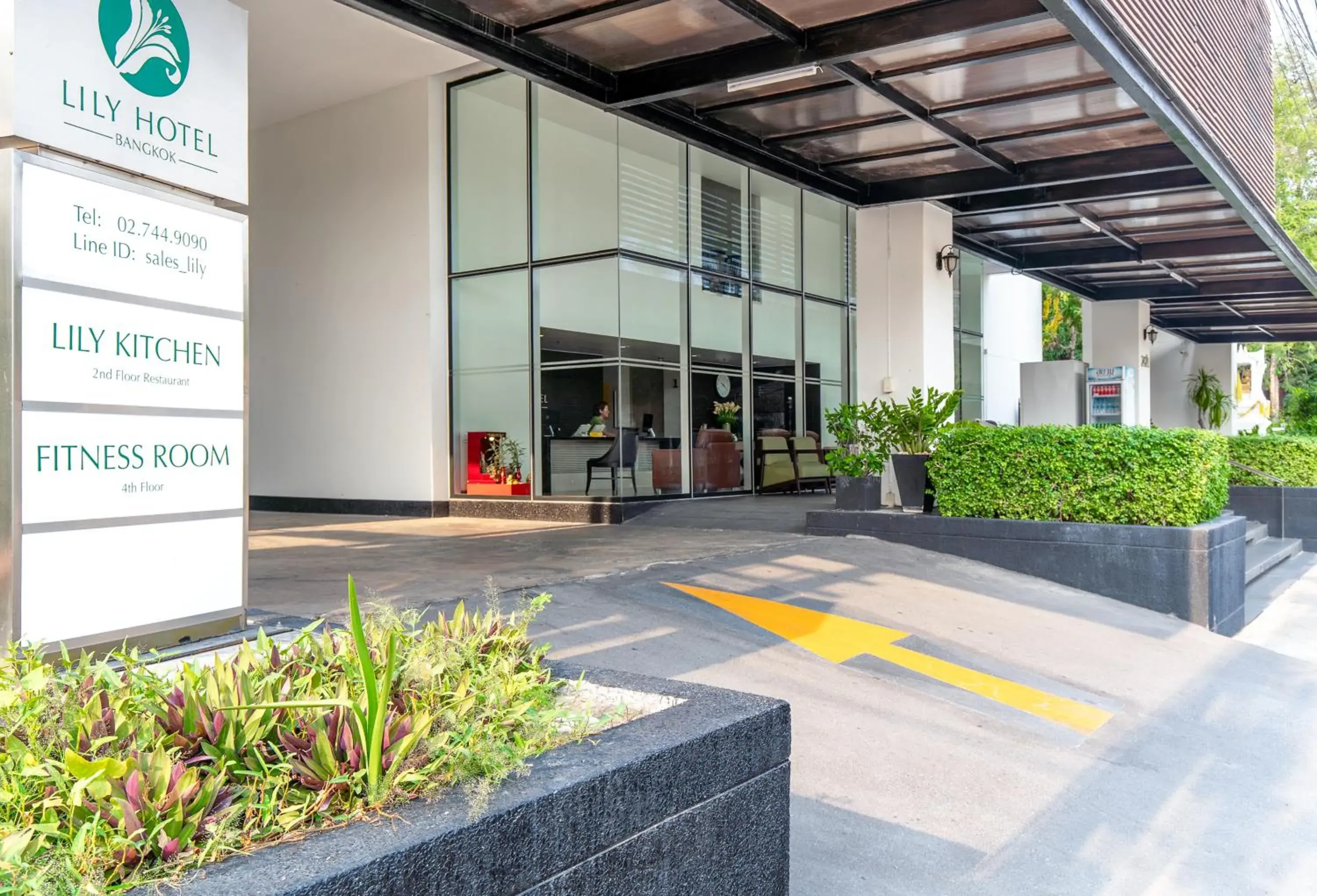 Property building in Lily Hotel Bangkok Property building in Lily Hotel Bangkok