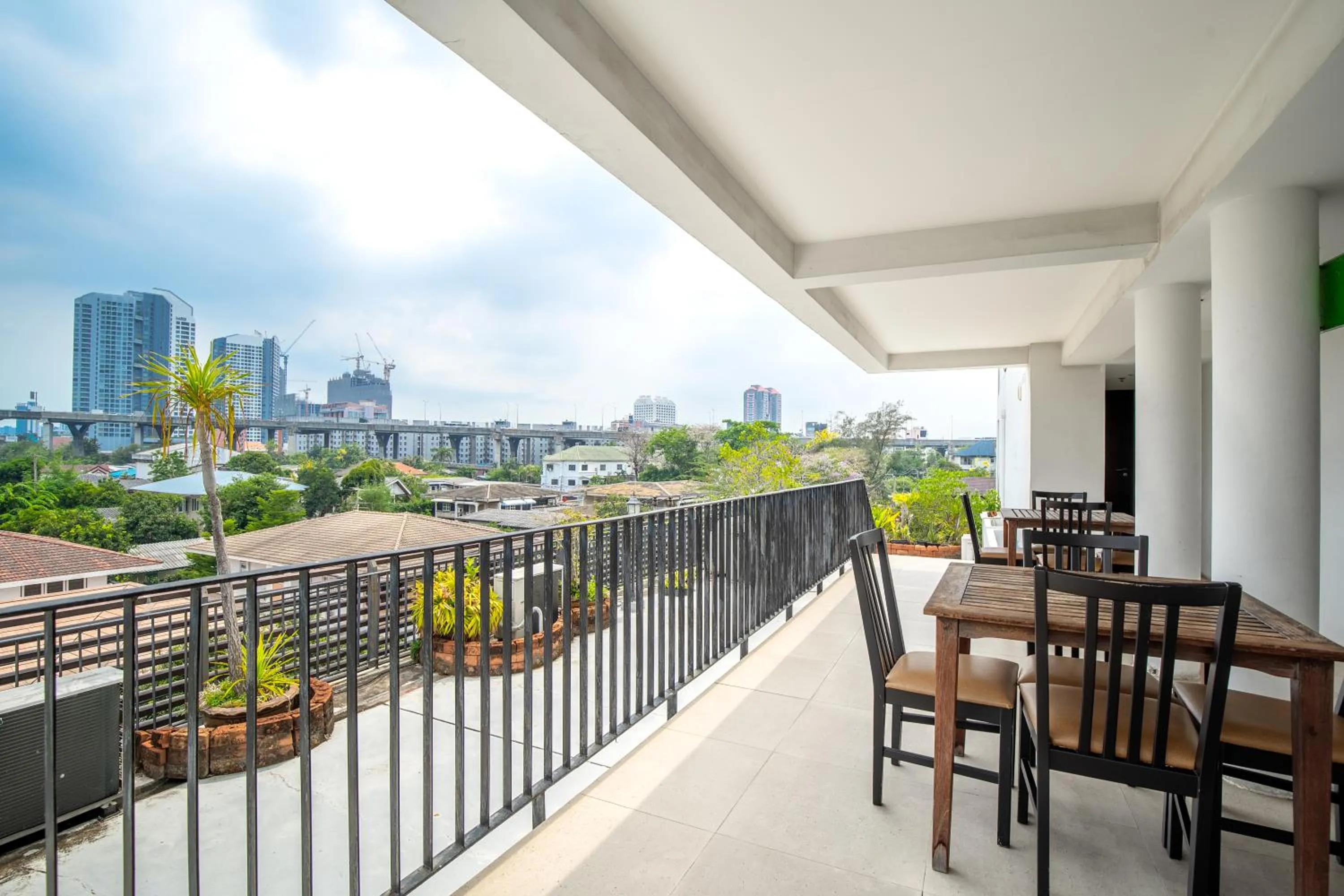 Patio in Lily Hotel Bangkok