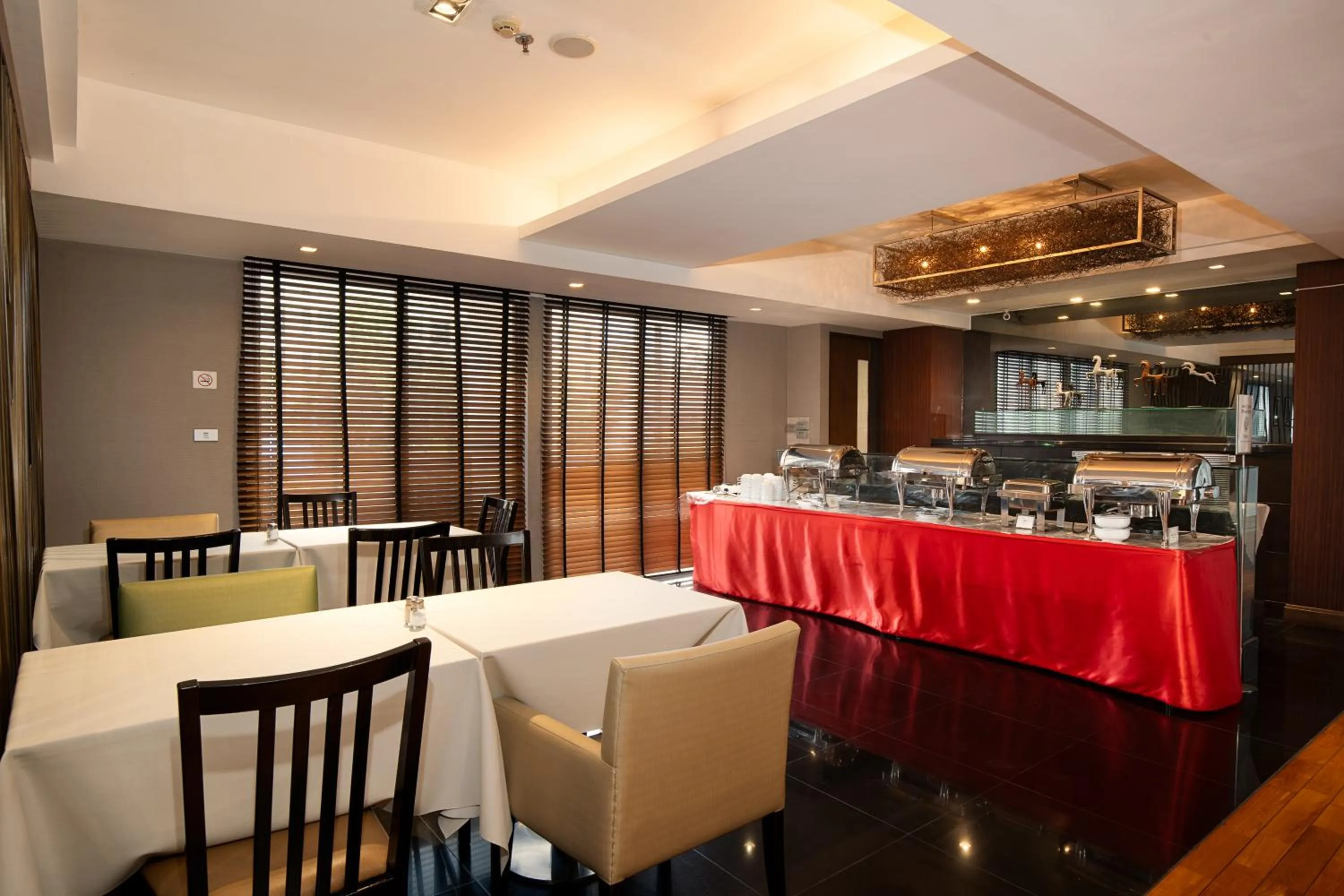 Food and drinks in Lily Hotel Bangkok