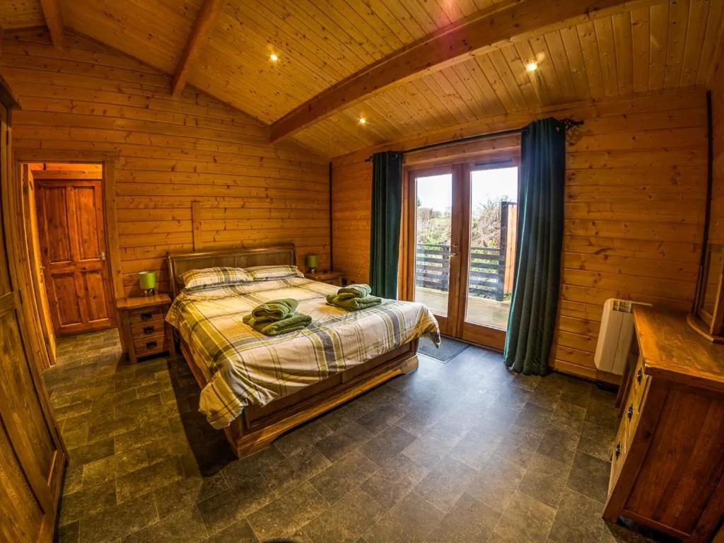 Bedroom, Bed in New Forest Lodges