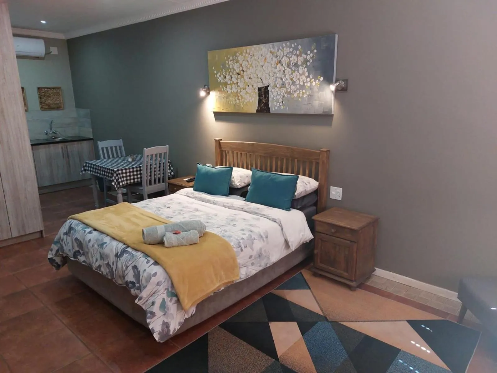 Superior Queen Room - single occupancy in Wisteria Lane Guesthouse