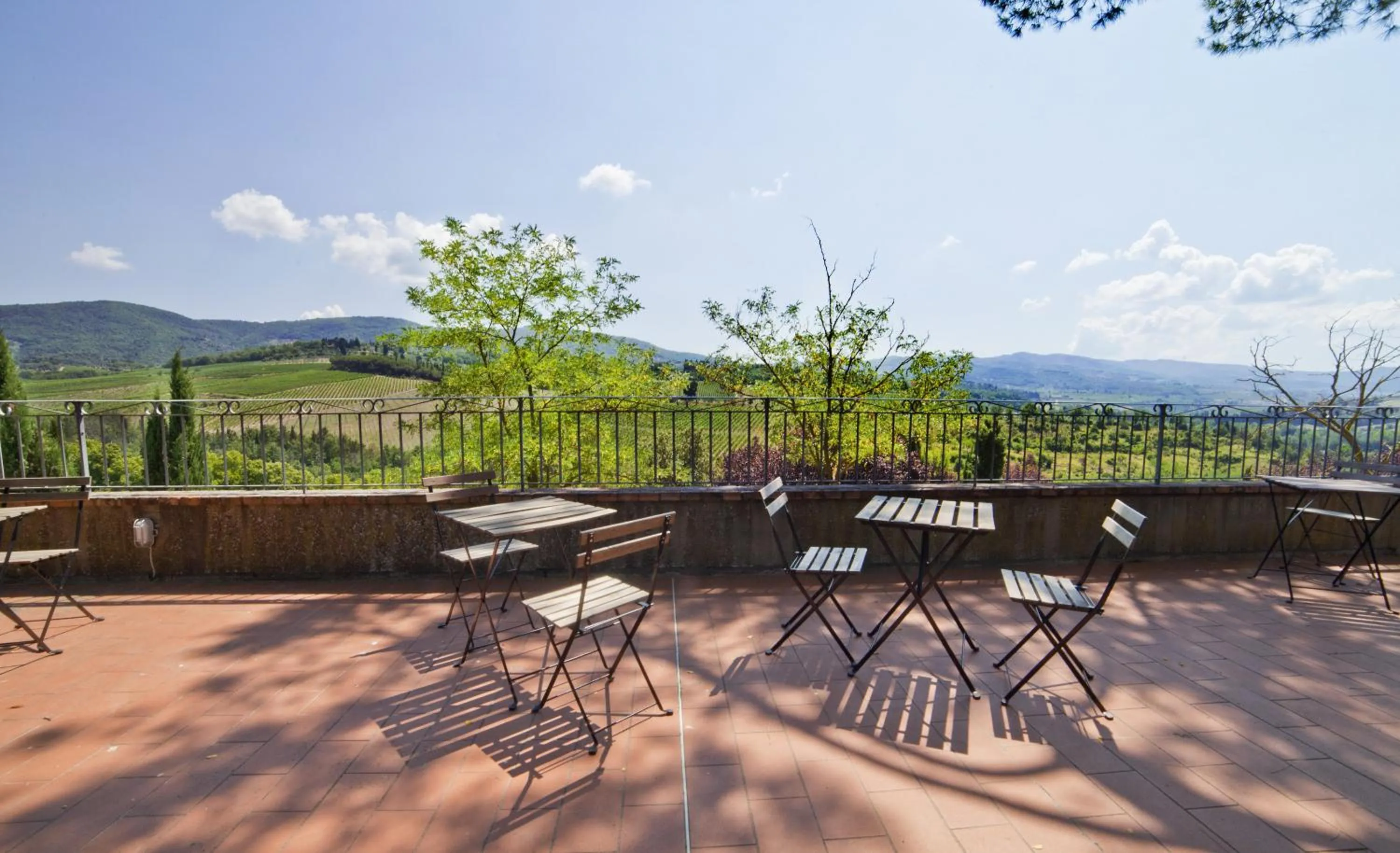 On-site shops in Castello Vicchiomaggio