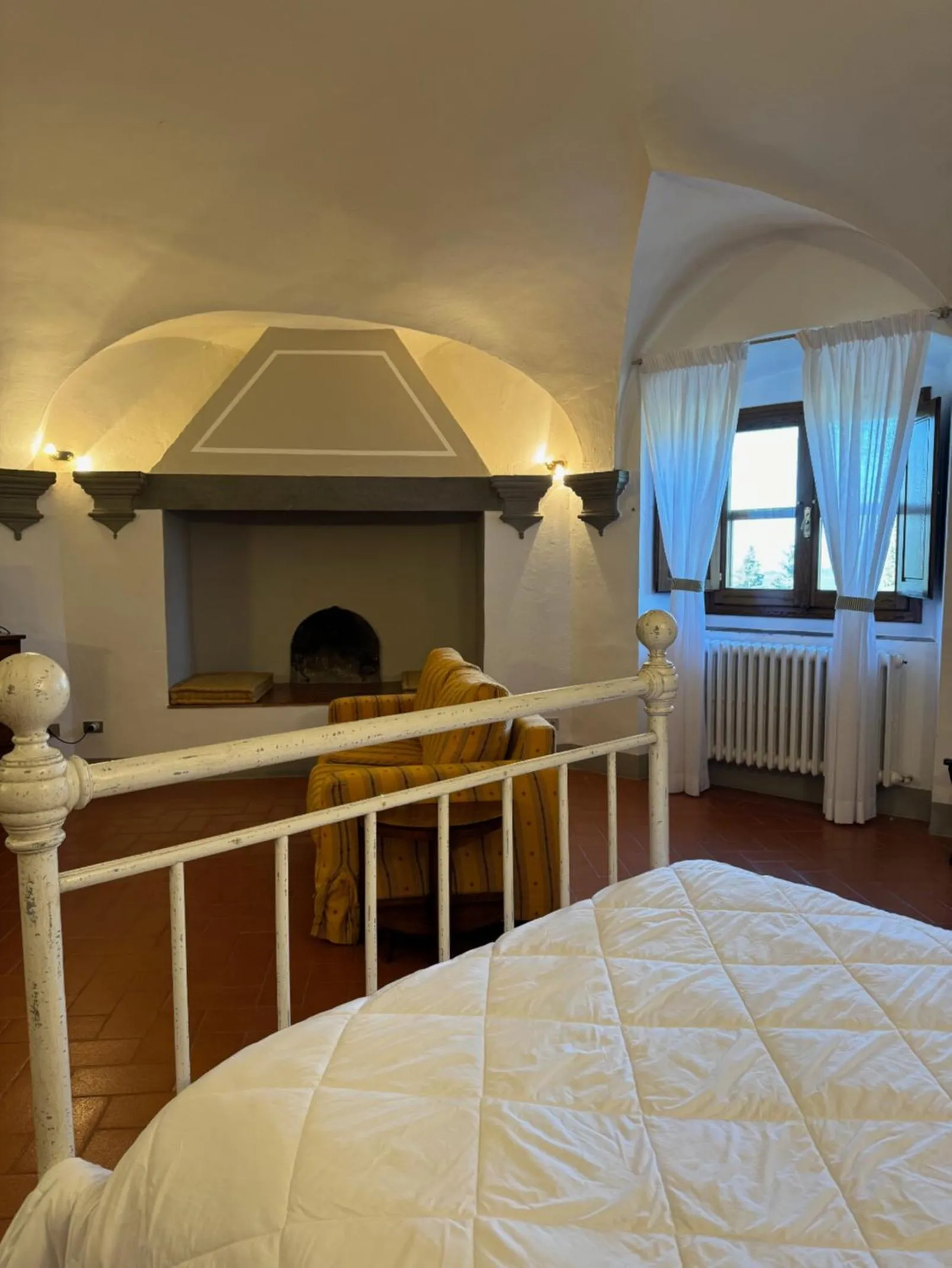 Bedroom, Bed in Castello Vicchiomaggio