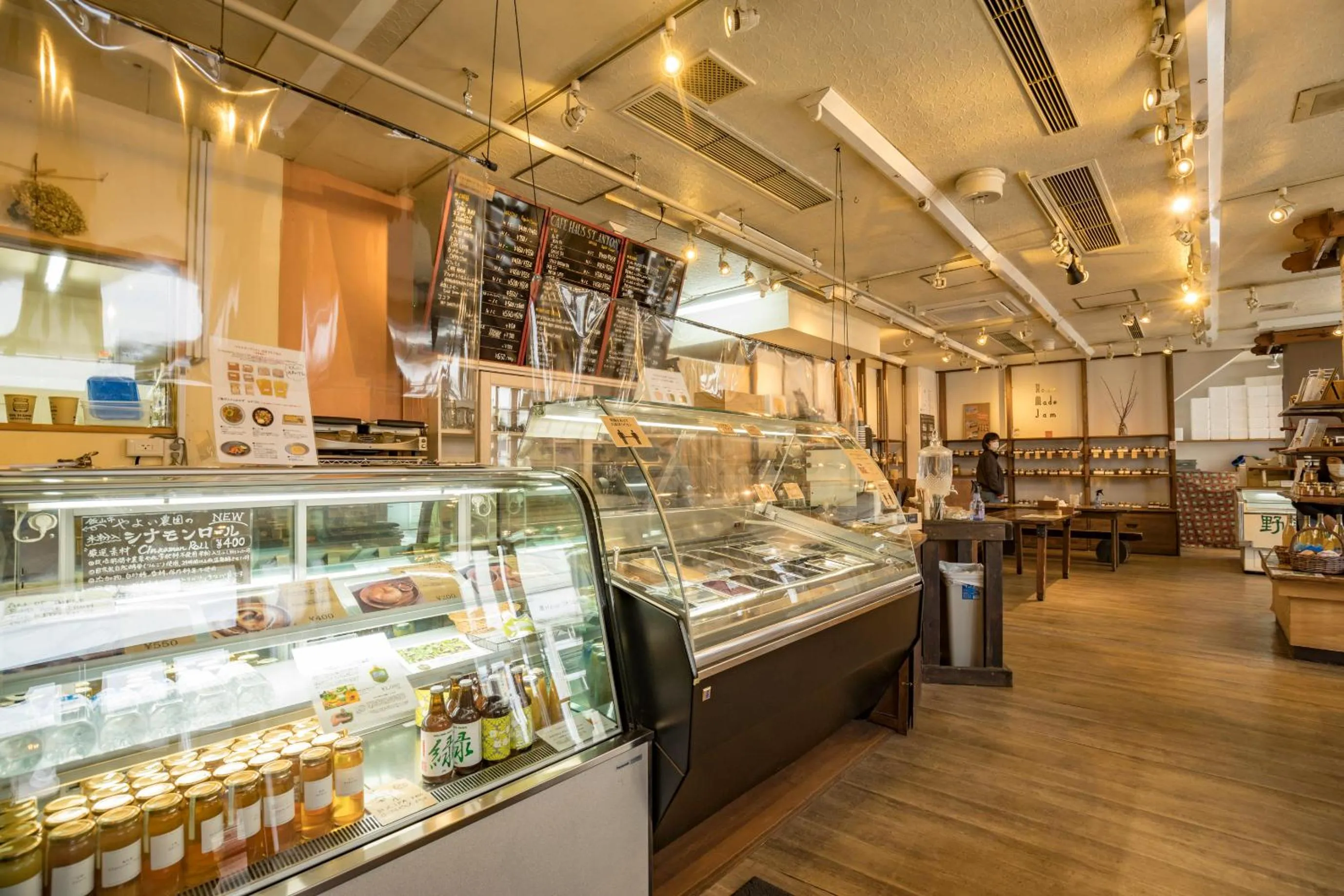 On-site shops in Hotel Haus St Anton