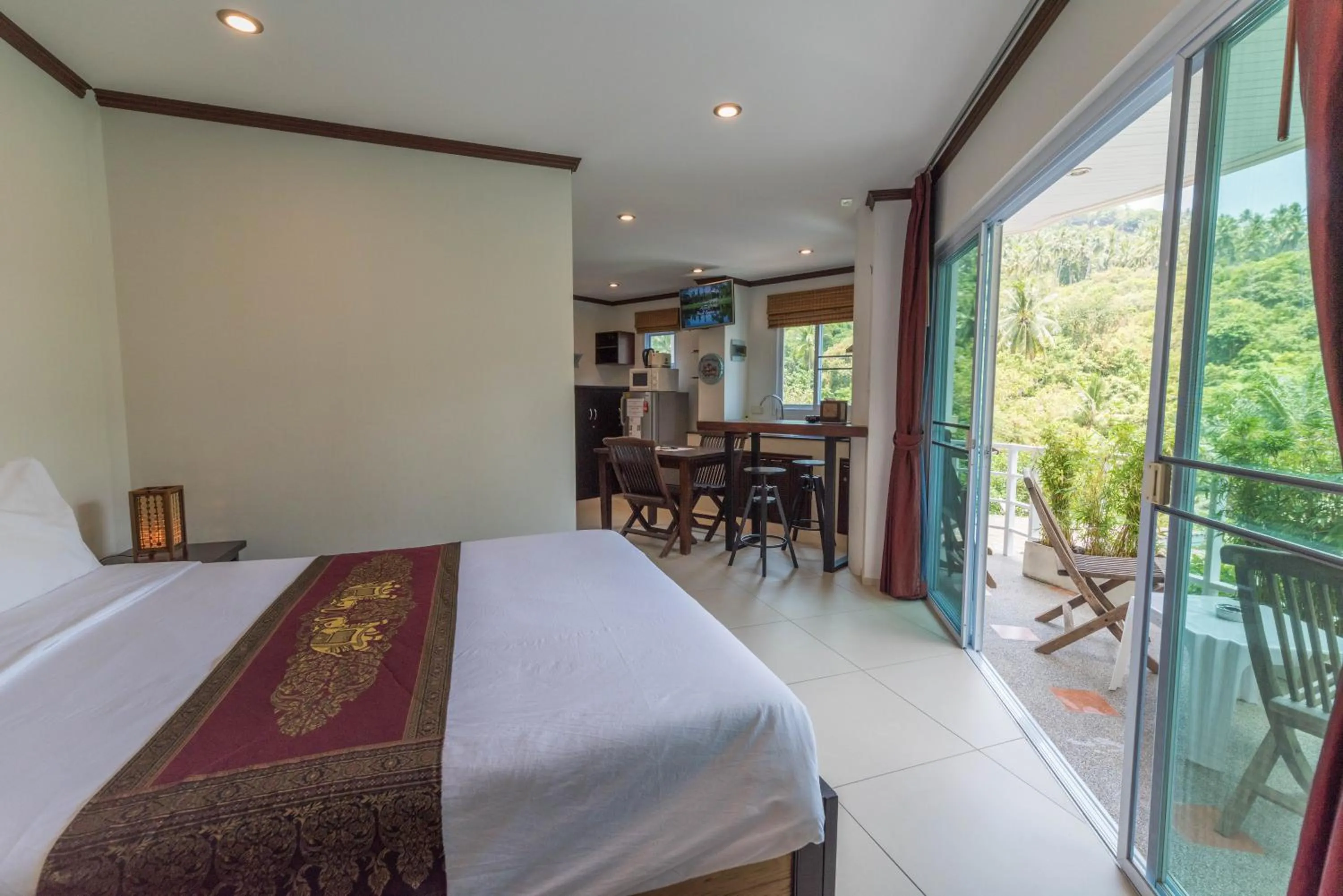 Photo of the whole room, Bed in Chaweng Noi Residence