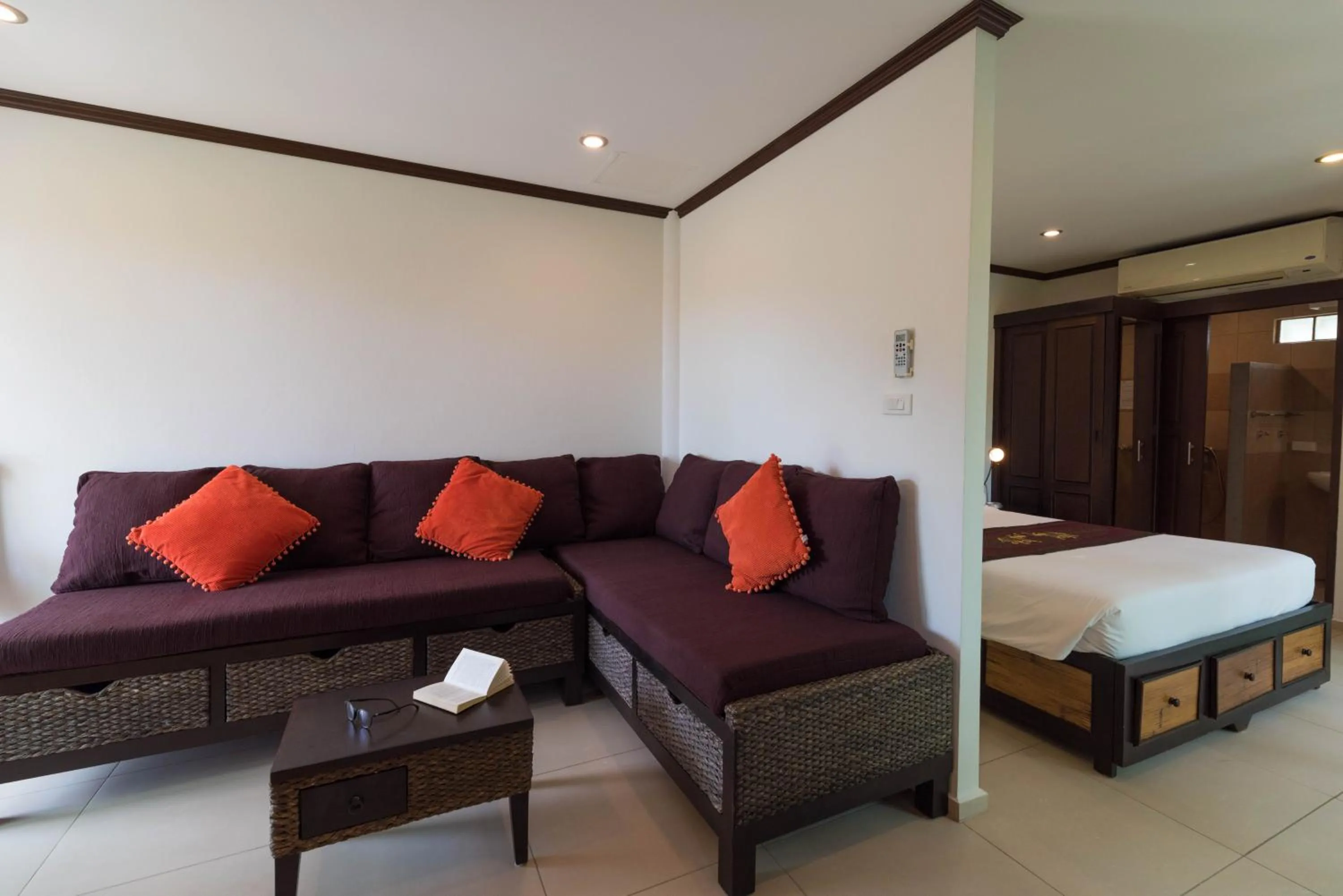 Photo of the whole room, Bed in Chaweng Noi Residence