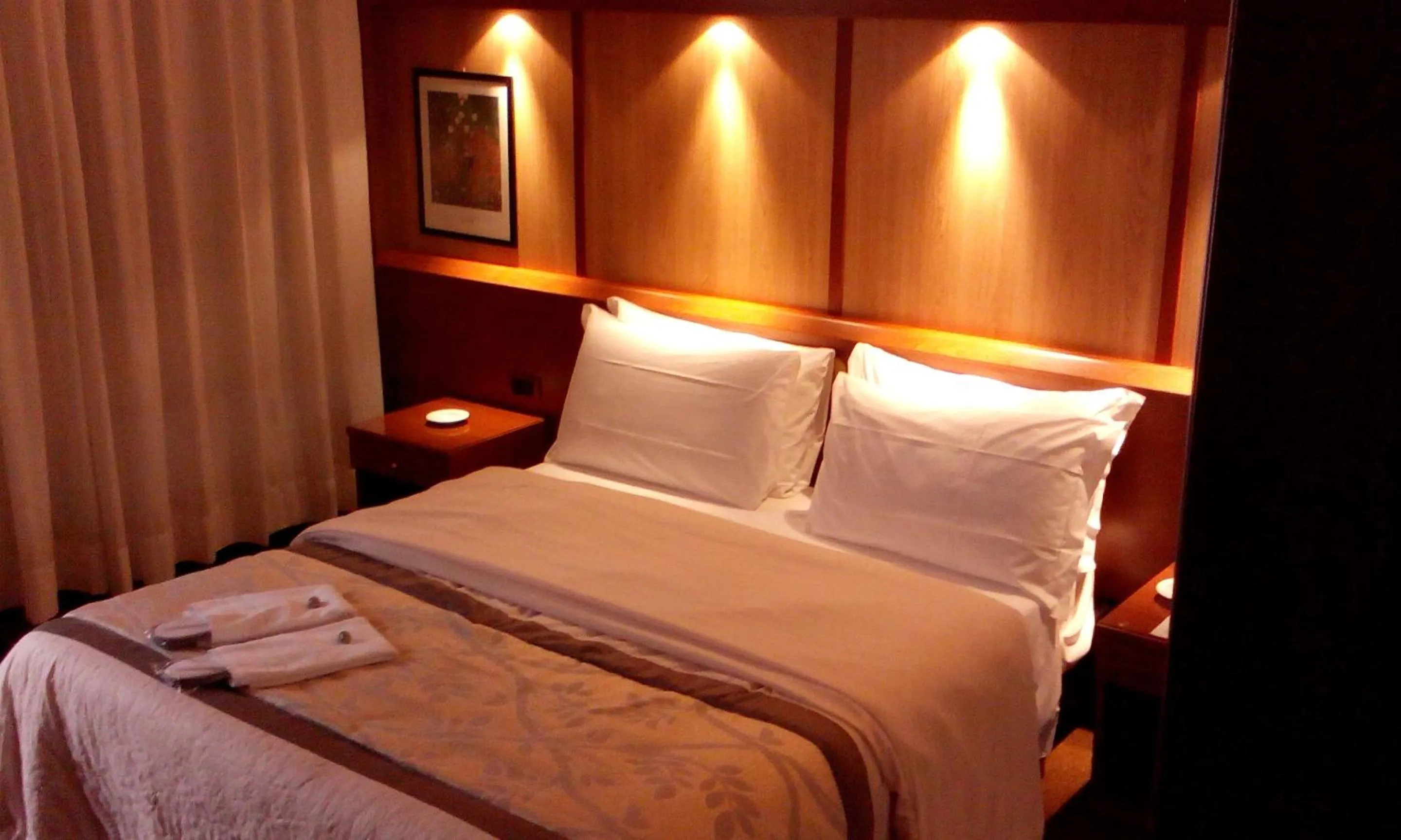 Decorative detail, Bed in Hotel Motel Ovest