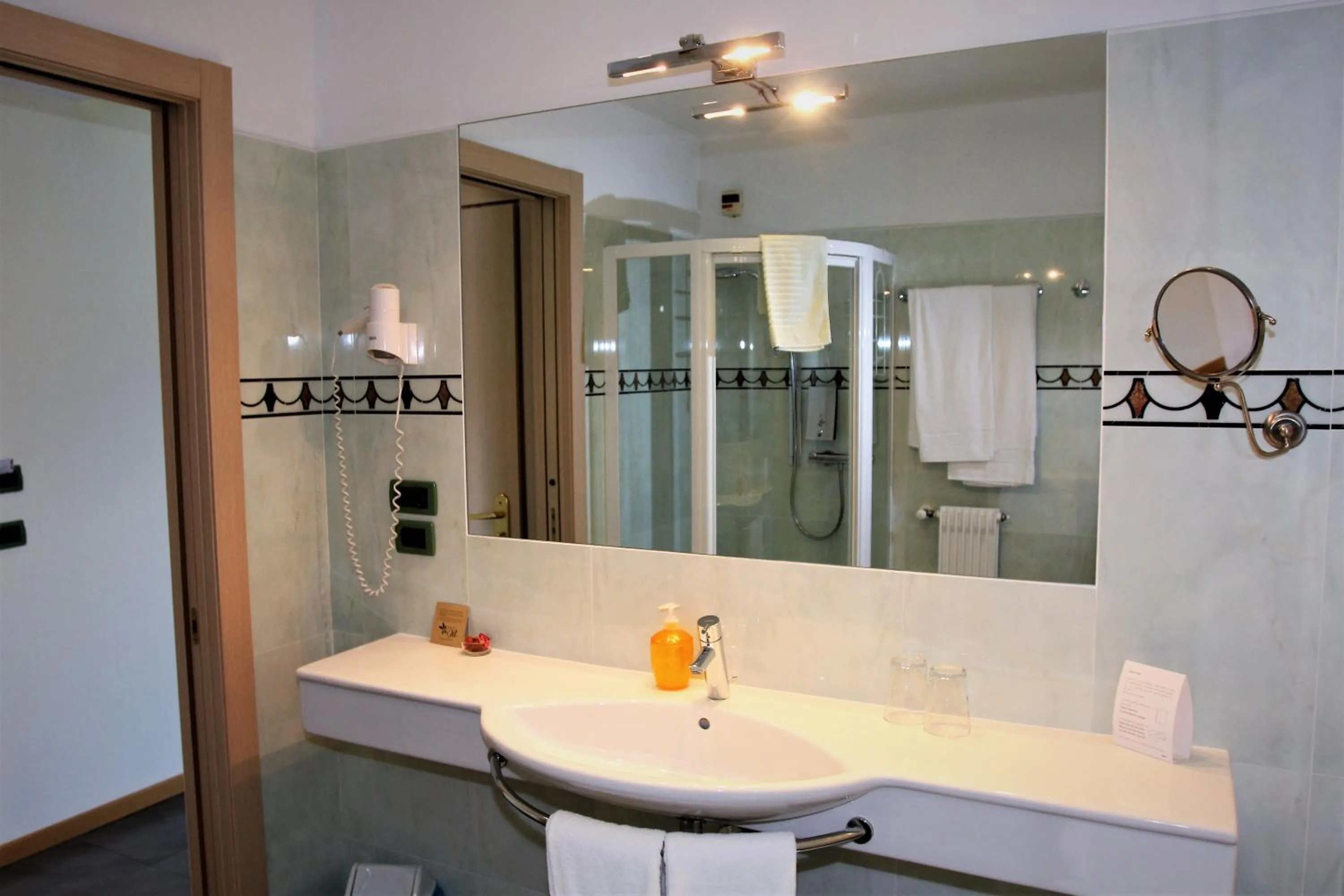 Bathroom in Hotel Augusta