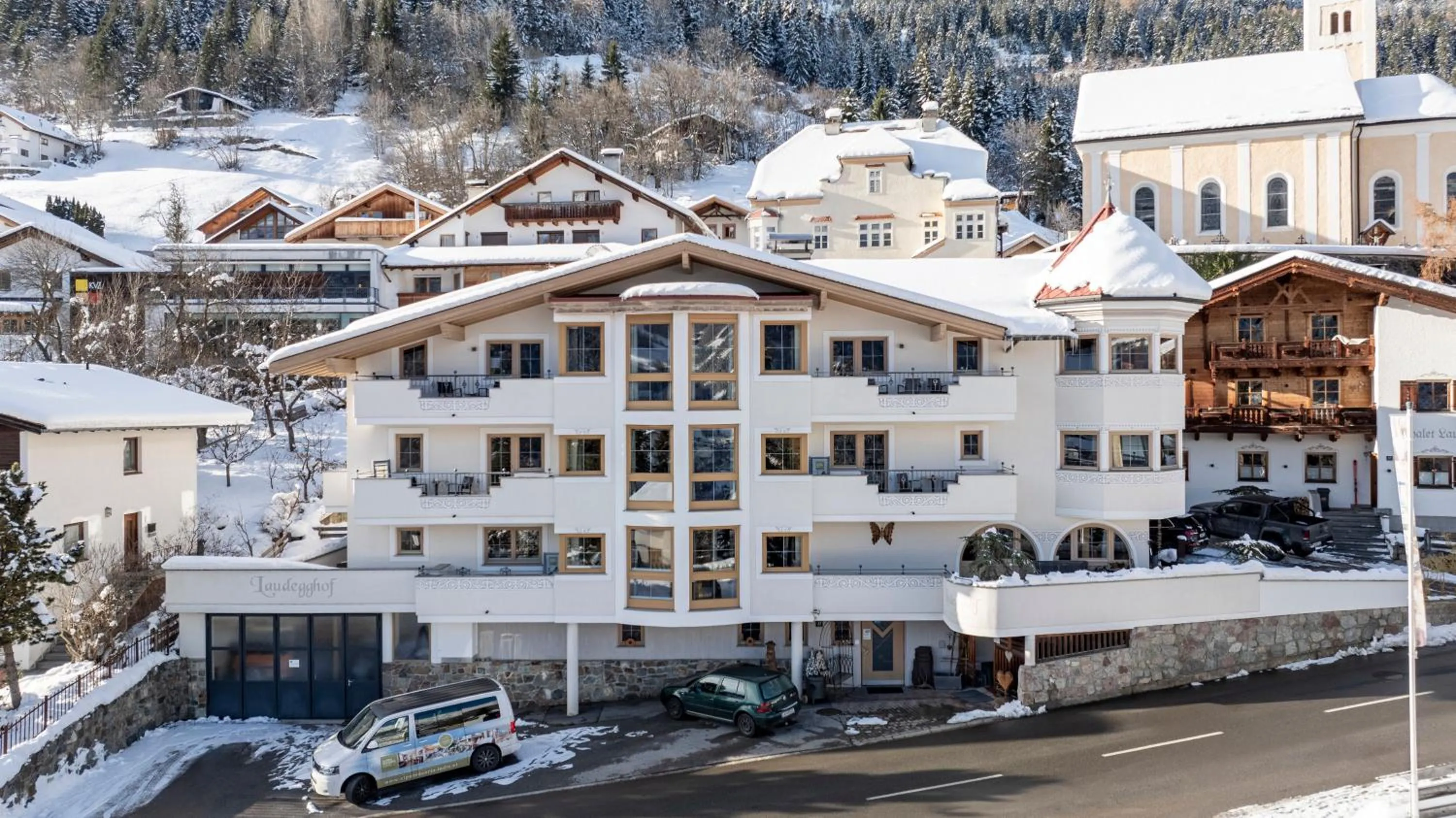 Property building in LAUDEGGHOF Ladis