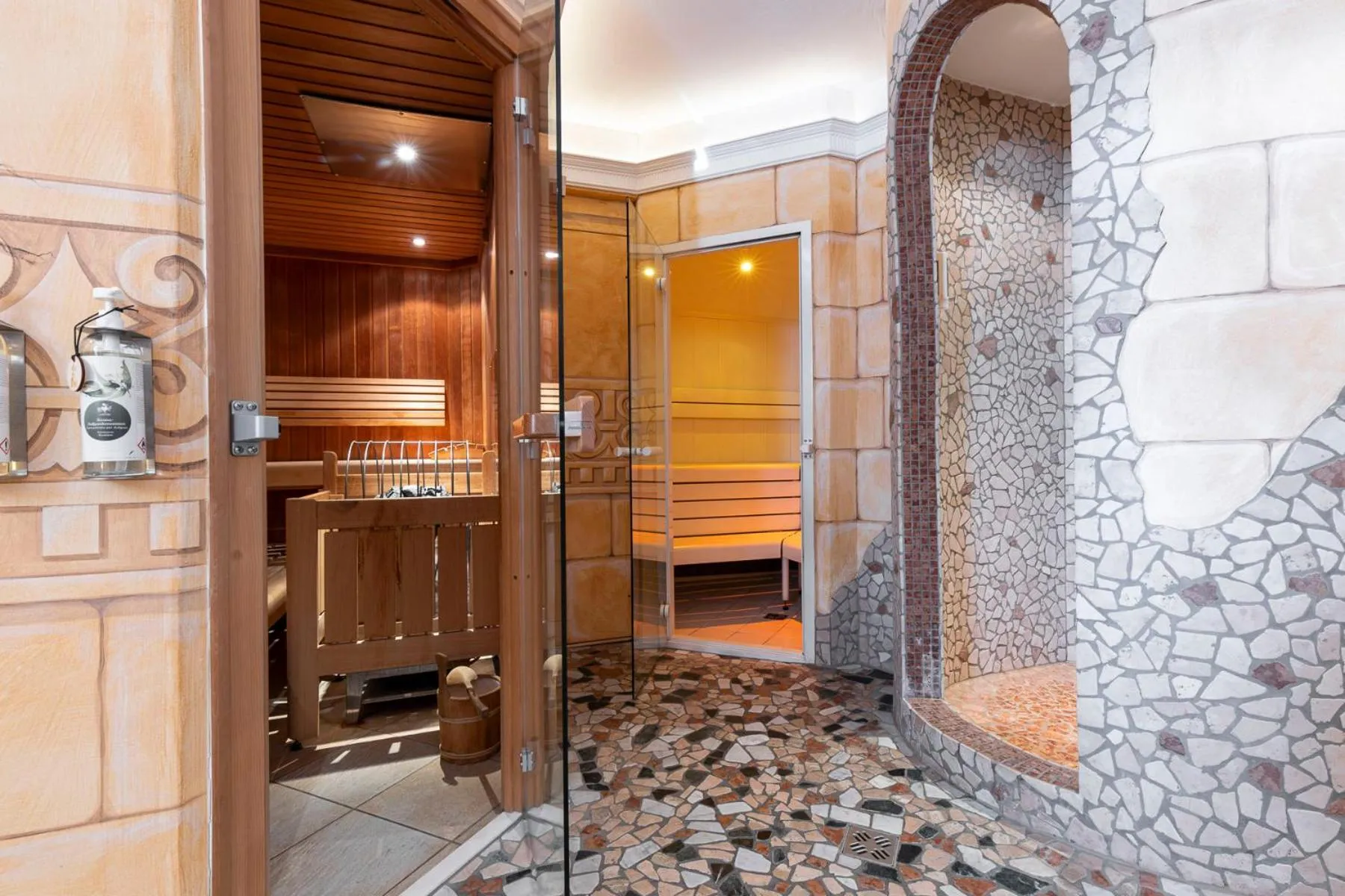 Shower in LAUDEGGHOF Ladis