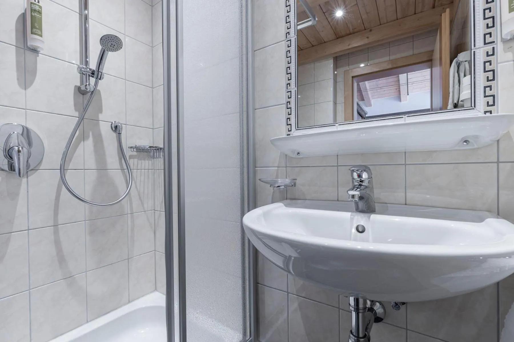 Shower in LAUDEGGHOF Ladis