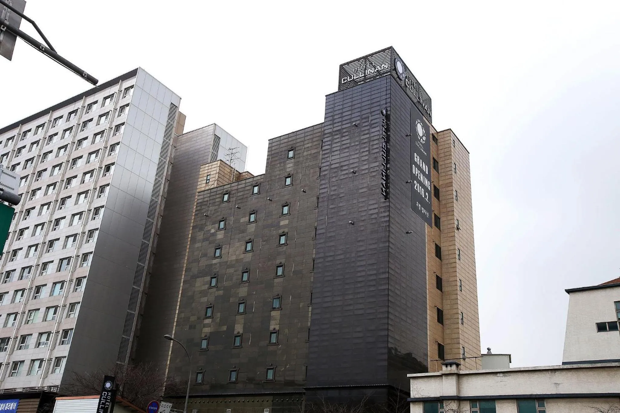 Facade/entrance in Hotel Cullinan Yongin