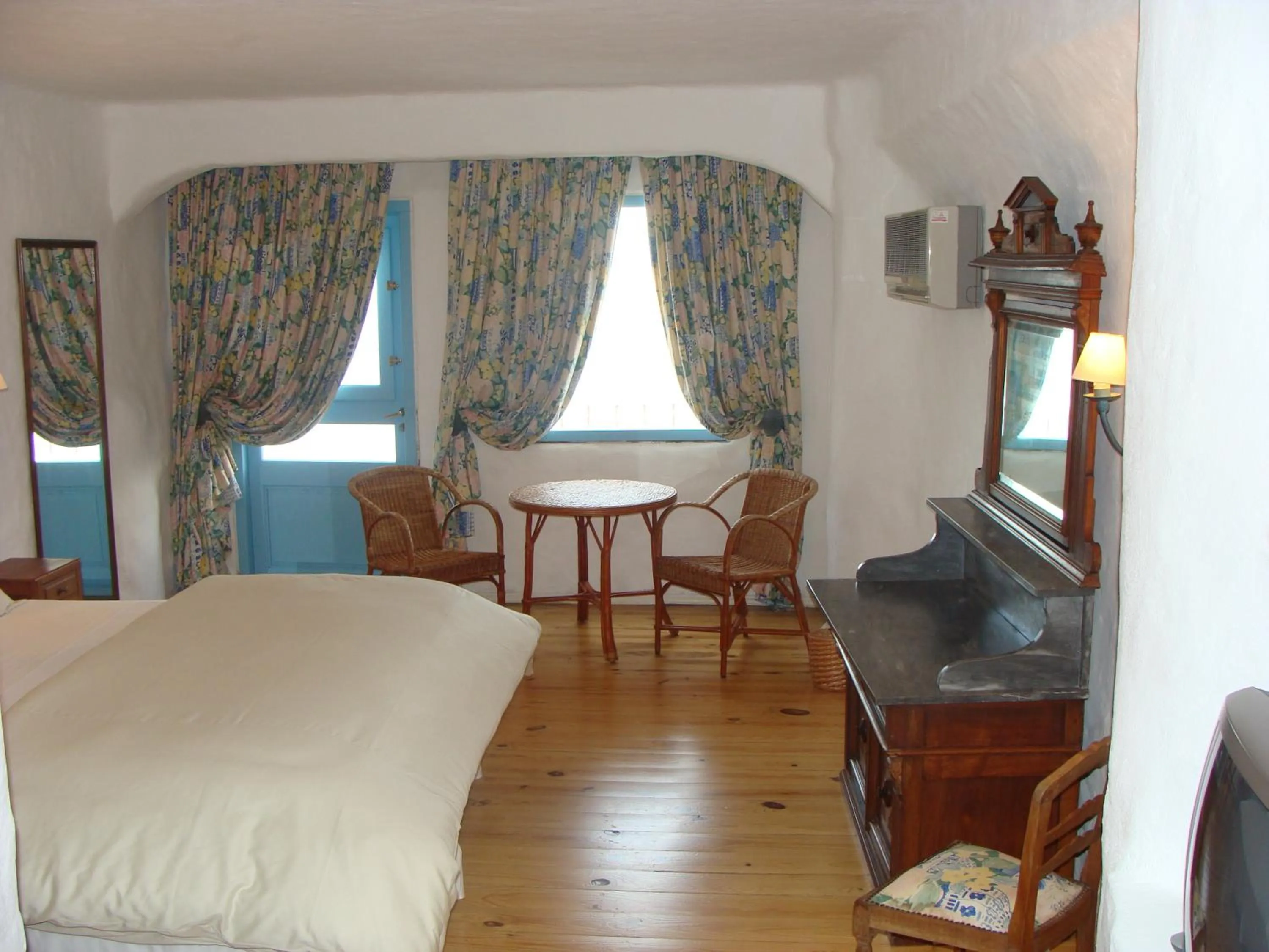 Bedroom, Bed in Club Hotel Casapueblo