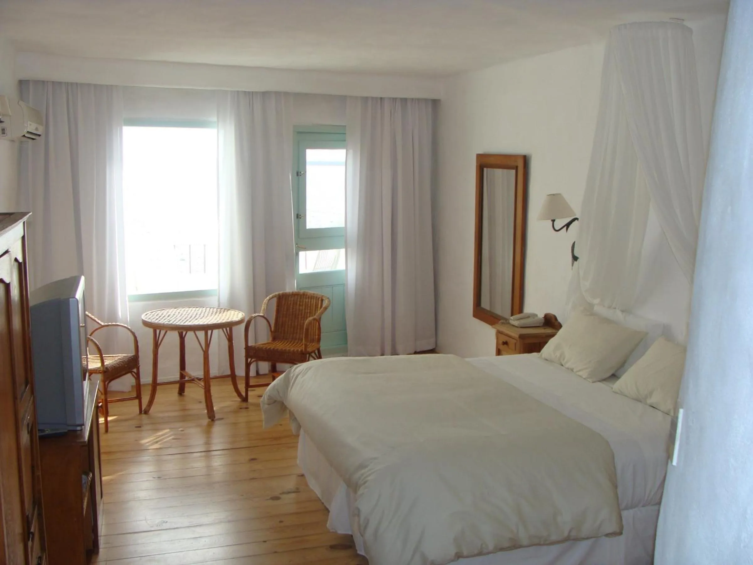 Bedroom, Bed in Club Hotel Casapueblo