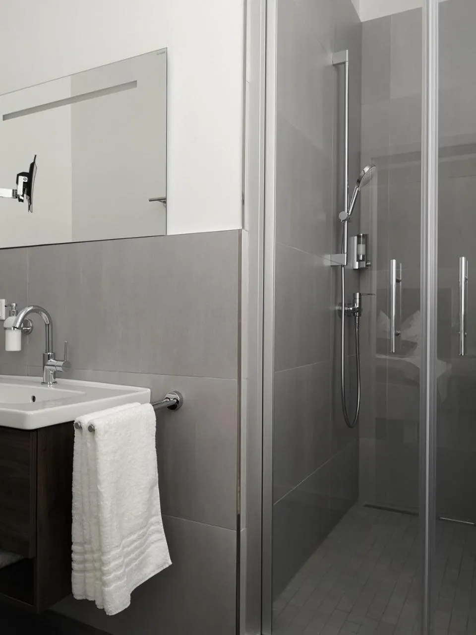 Shower in Trip Inn PostApart Aschaffenburg