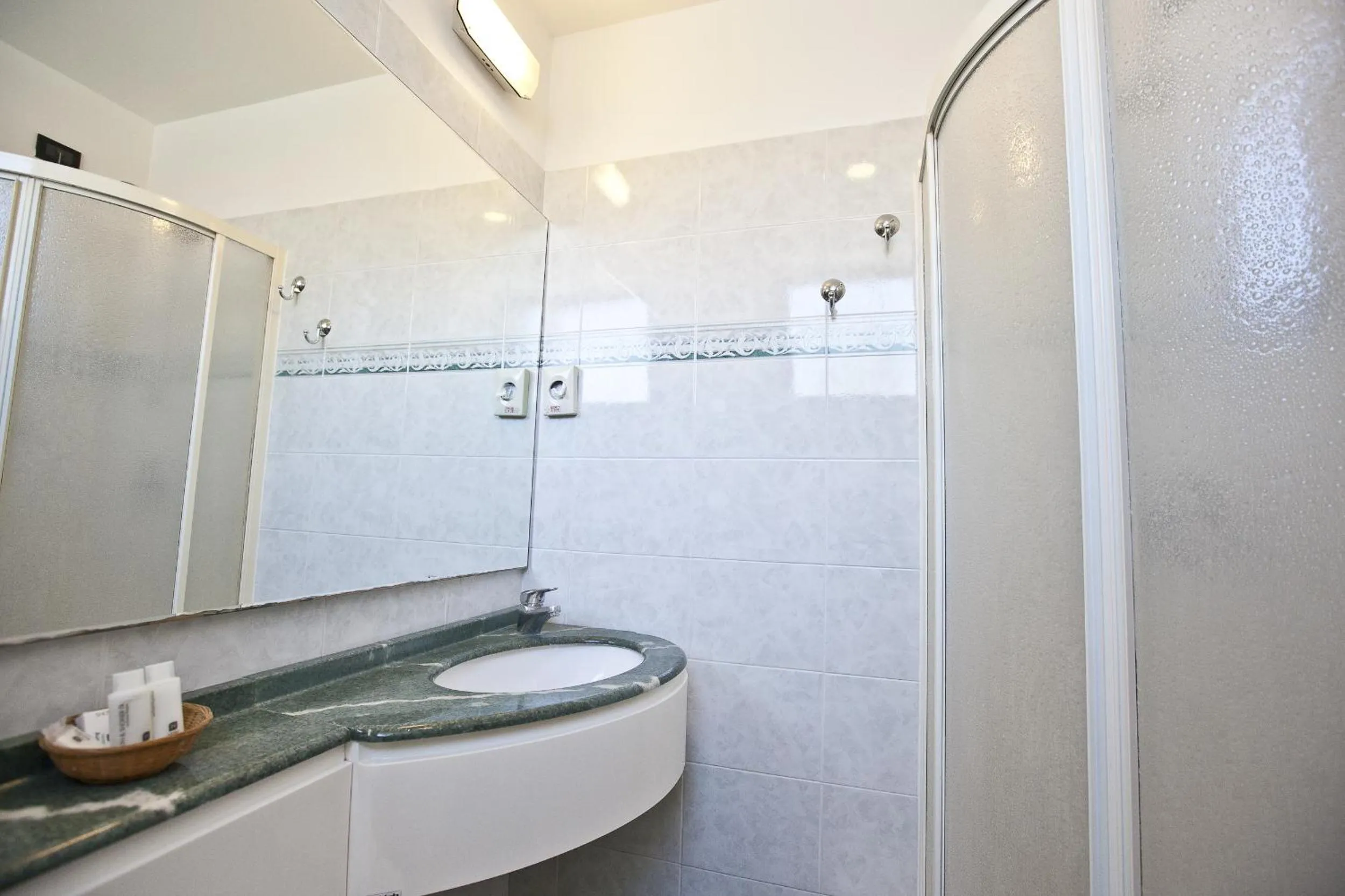 Bathroom in Hotel Aurora