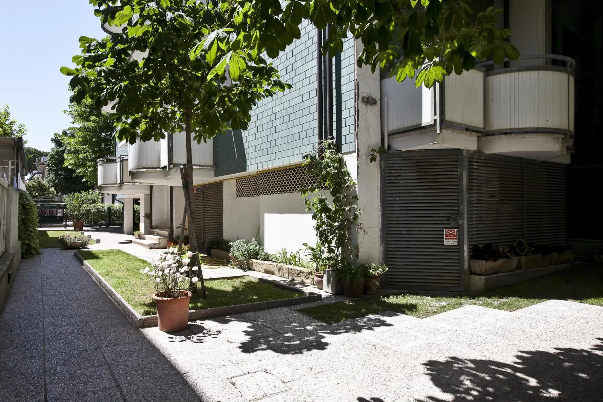 Facade/entrance, Property Building in Hotel Aurora