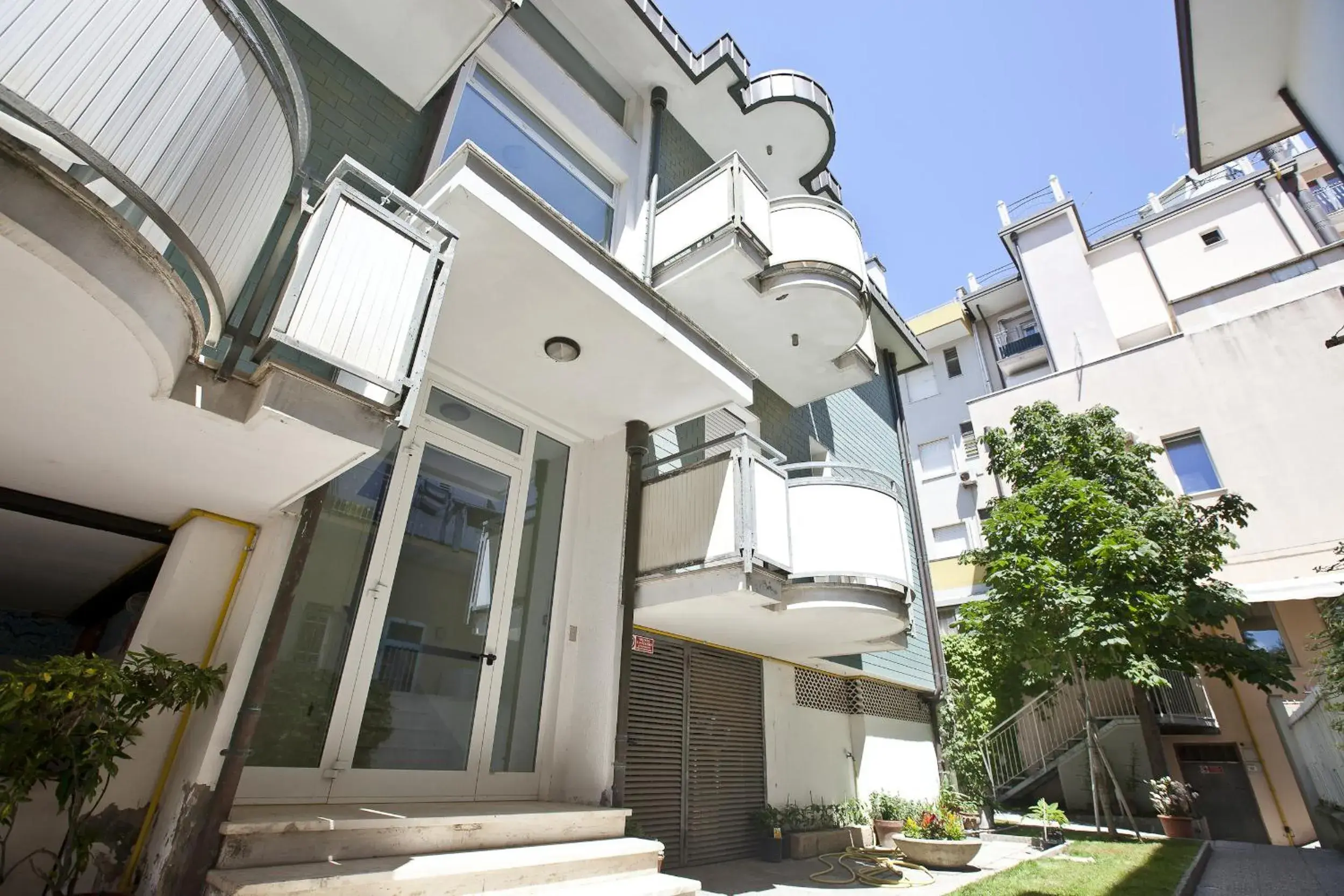 Facade/entrance, Property Building in Hotel Aurora