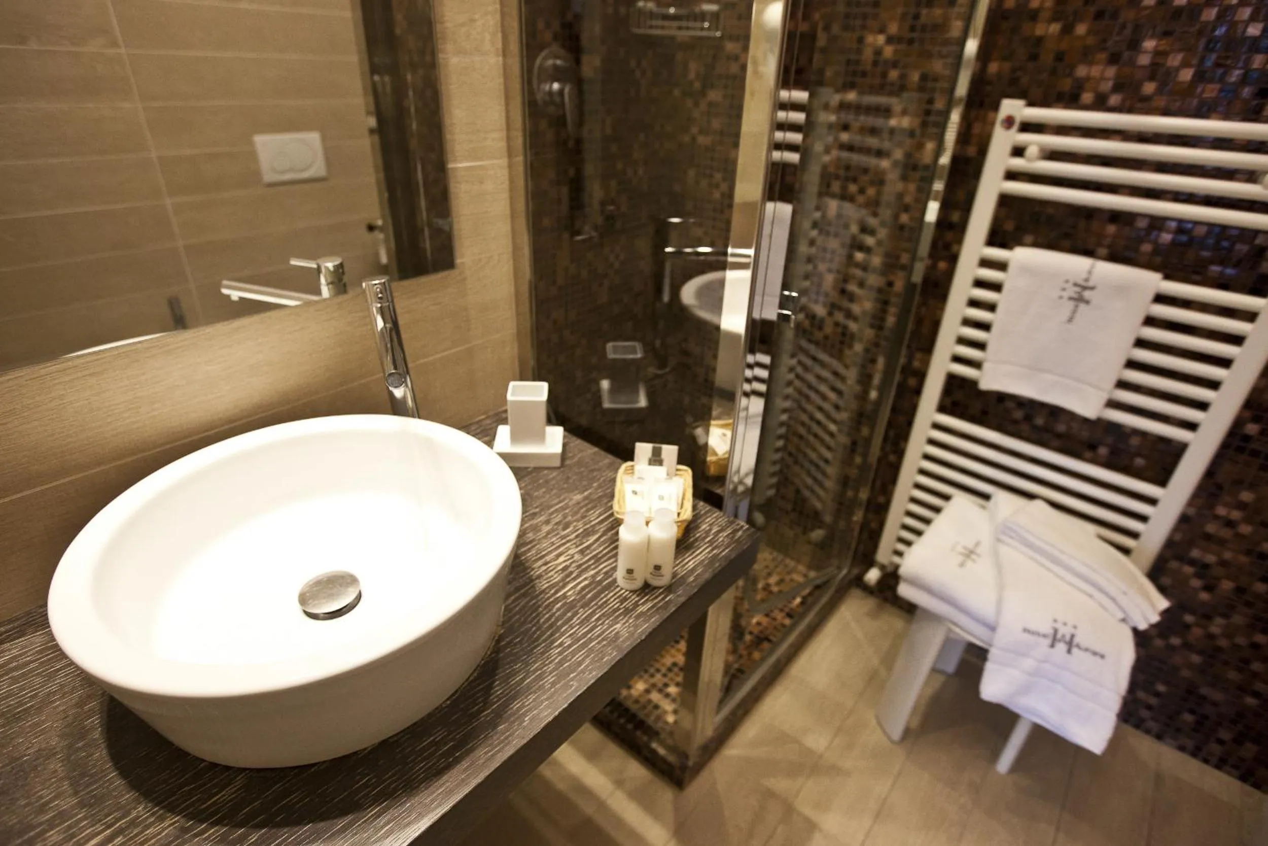 Shower in Hotel Aurora