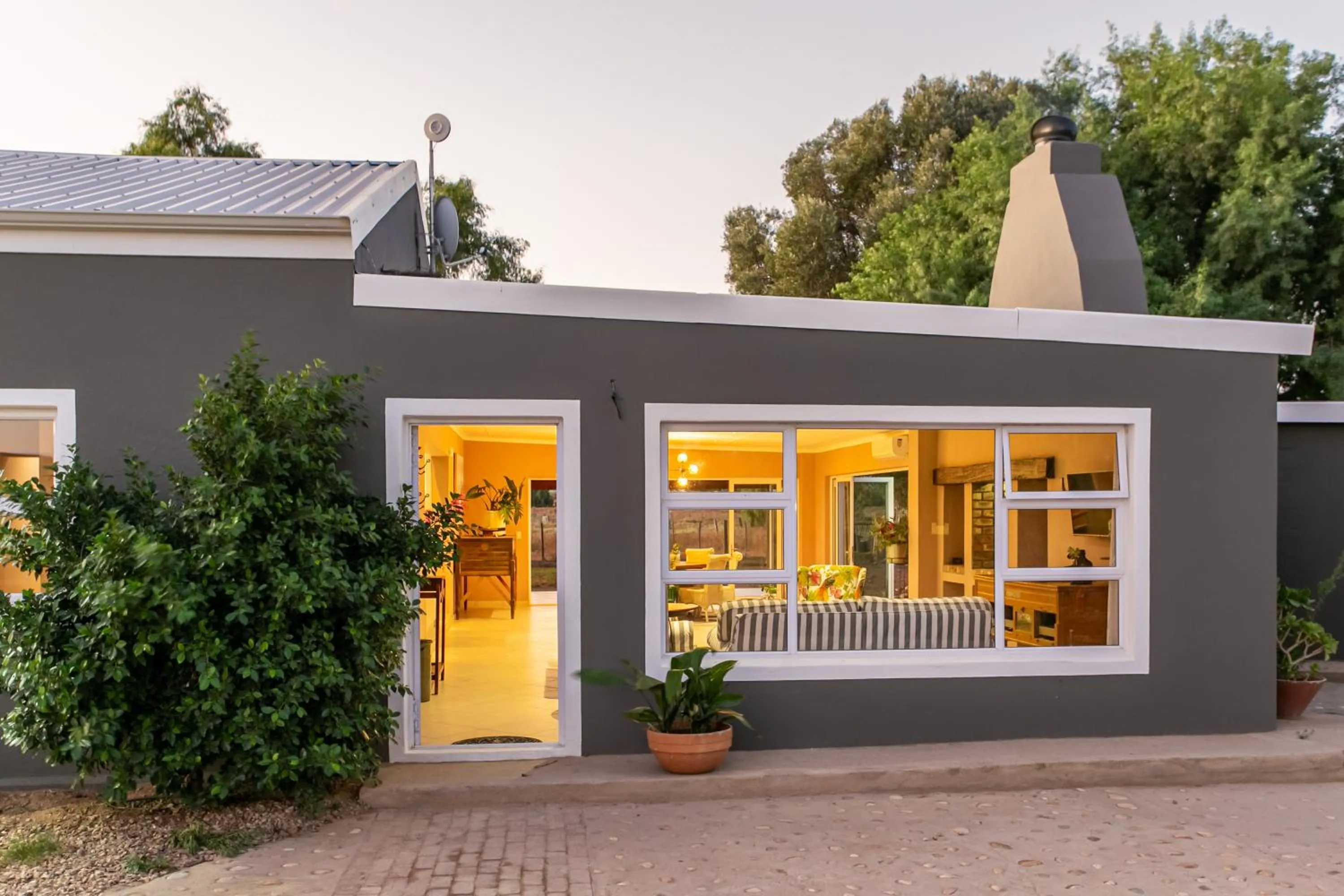 Three-Bedroom Chalet in Welgeluk Cottage