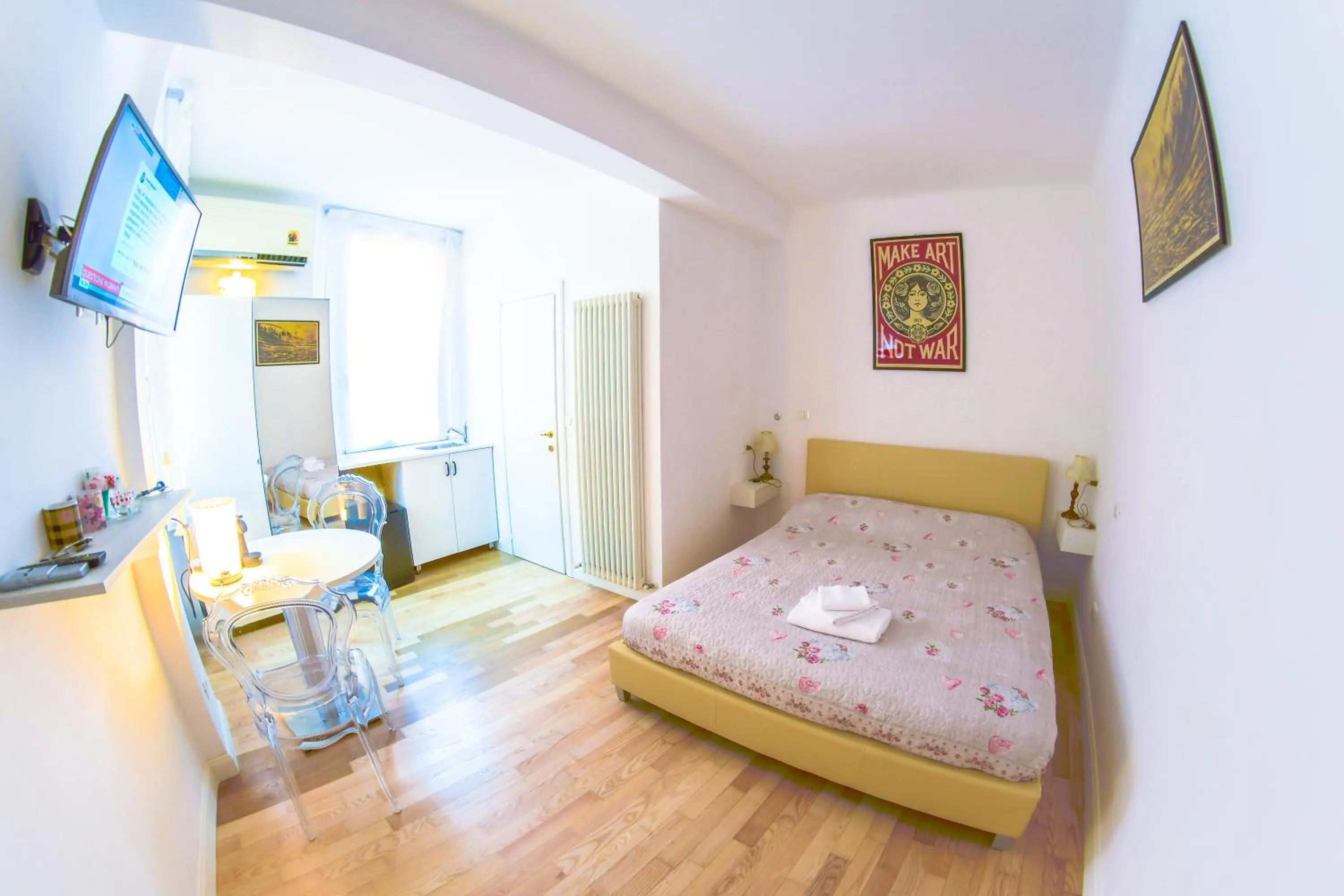 Photo of the whole room, Bed in Myrtha bb