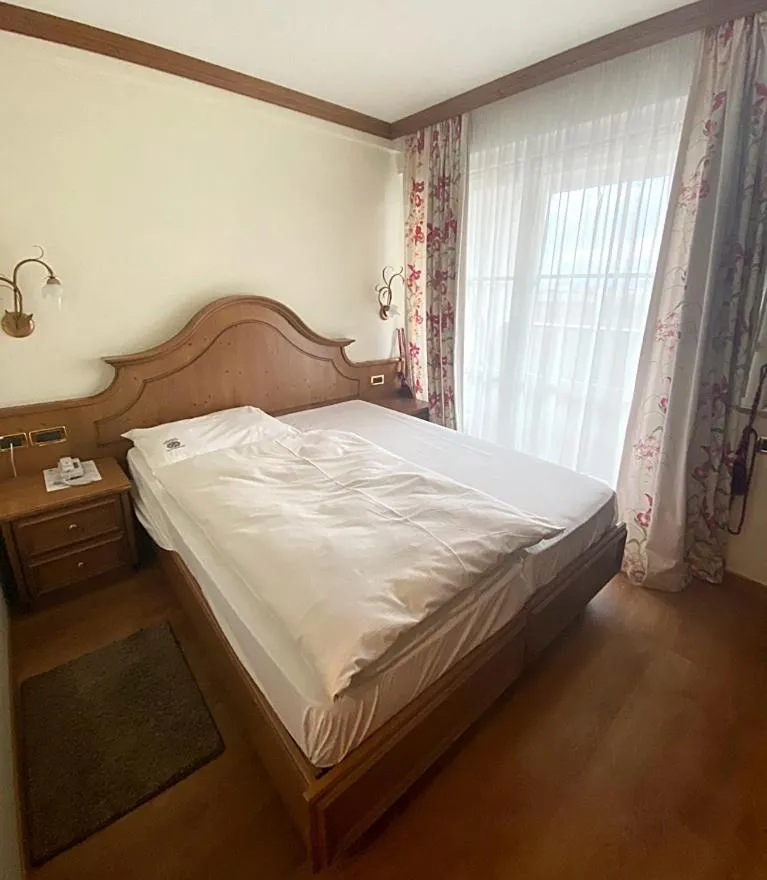 Bed in Hotel Comfort Erica Dolomiti Val d'Adige