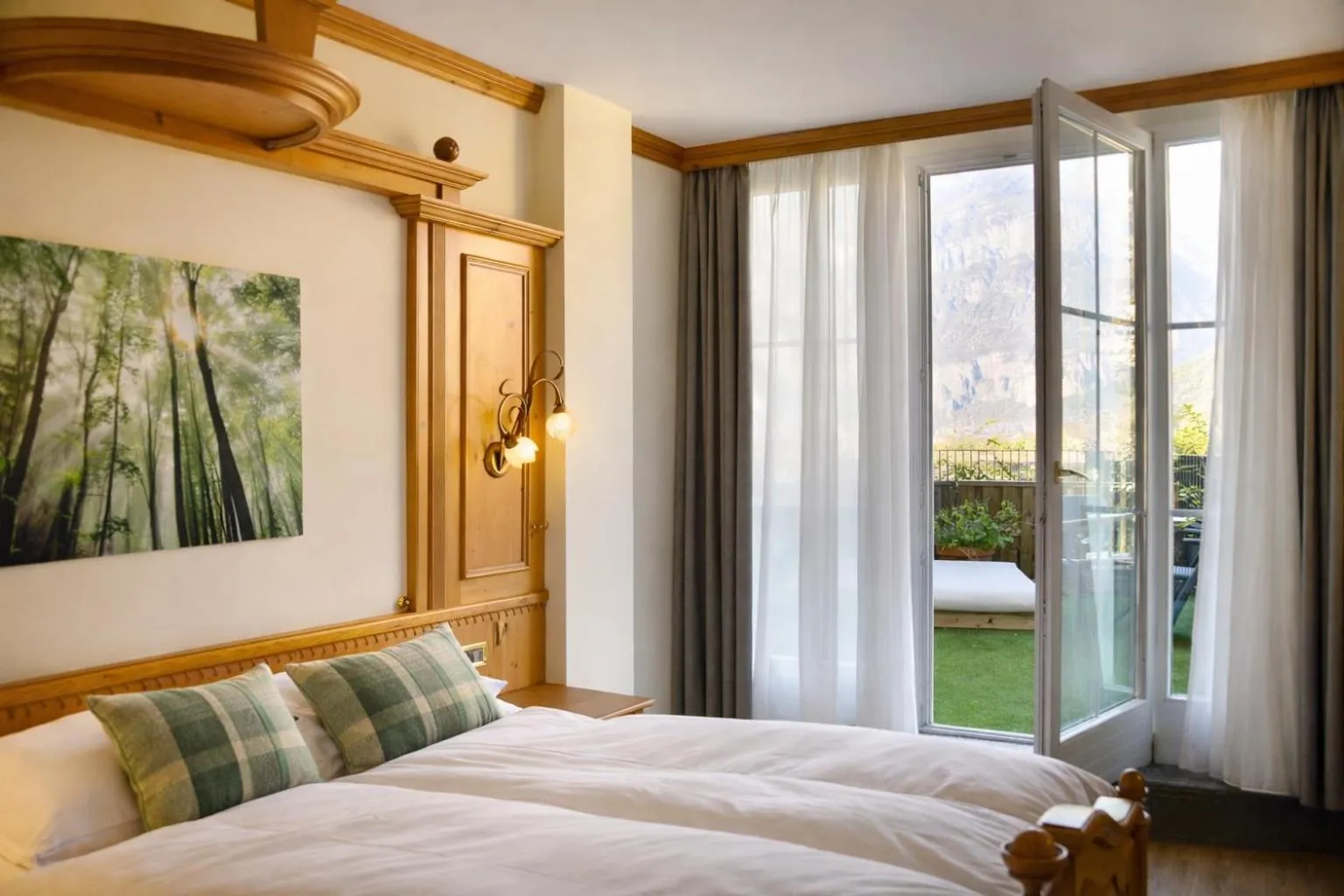 Bed in Hotel Comfort Erica Dolomiti Val d'Adige