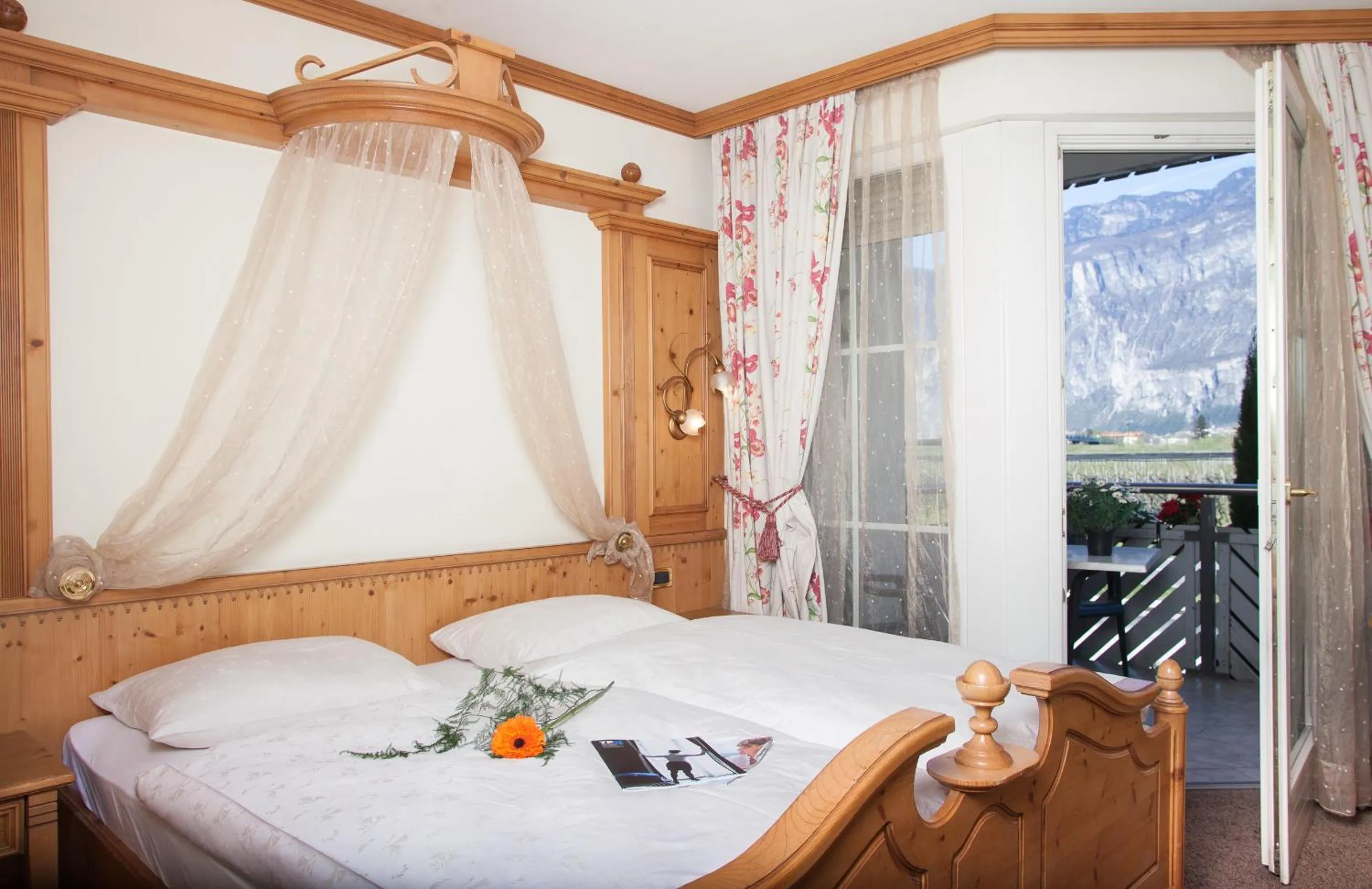 Photo of the whole room, Bed in Hotel Comfort Erica Dolomiti Val d'Adige