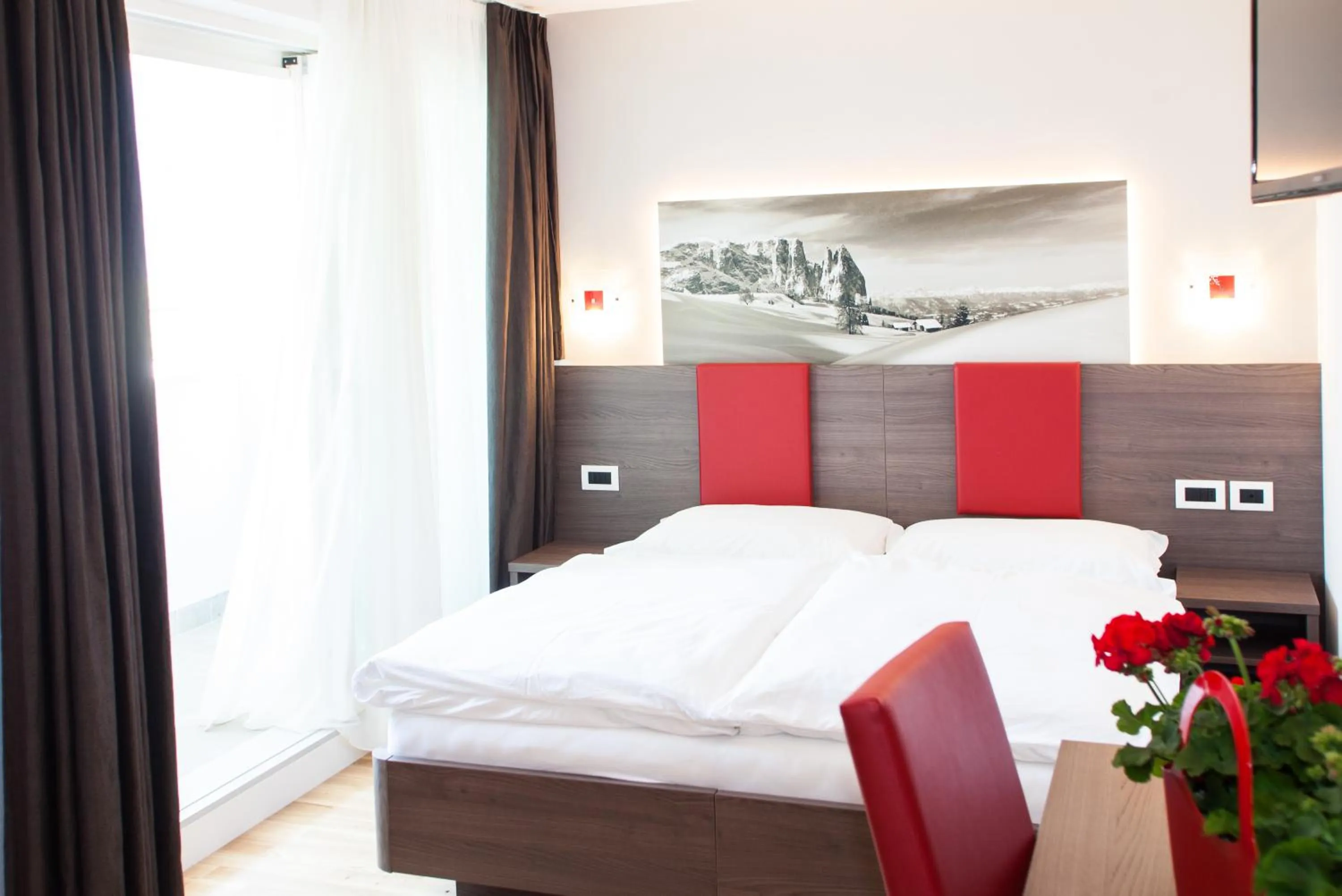 Photo of the whole room, Bed in Hotel Comfort Erica Dolomiti Val d'Adige