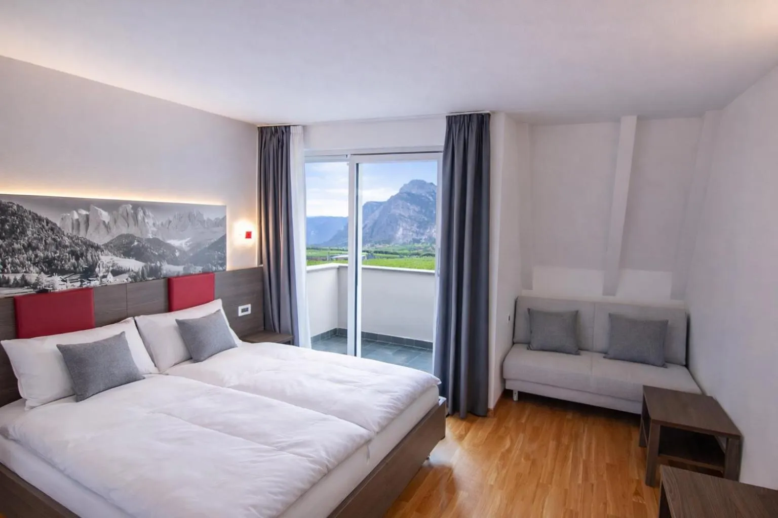 Bed in Hotel Comfort Erica Dolomiti Val d'Adige