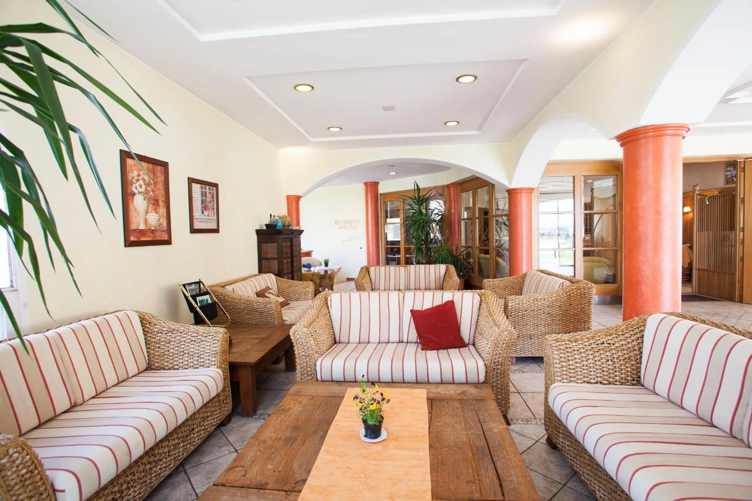 Communal lounge/ TV room in Hotel Comfort Erica Dolomiti Val d'Adige