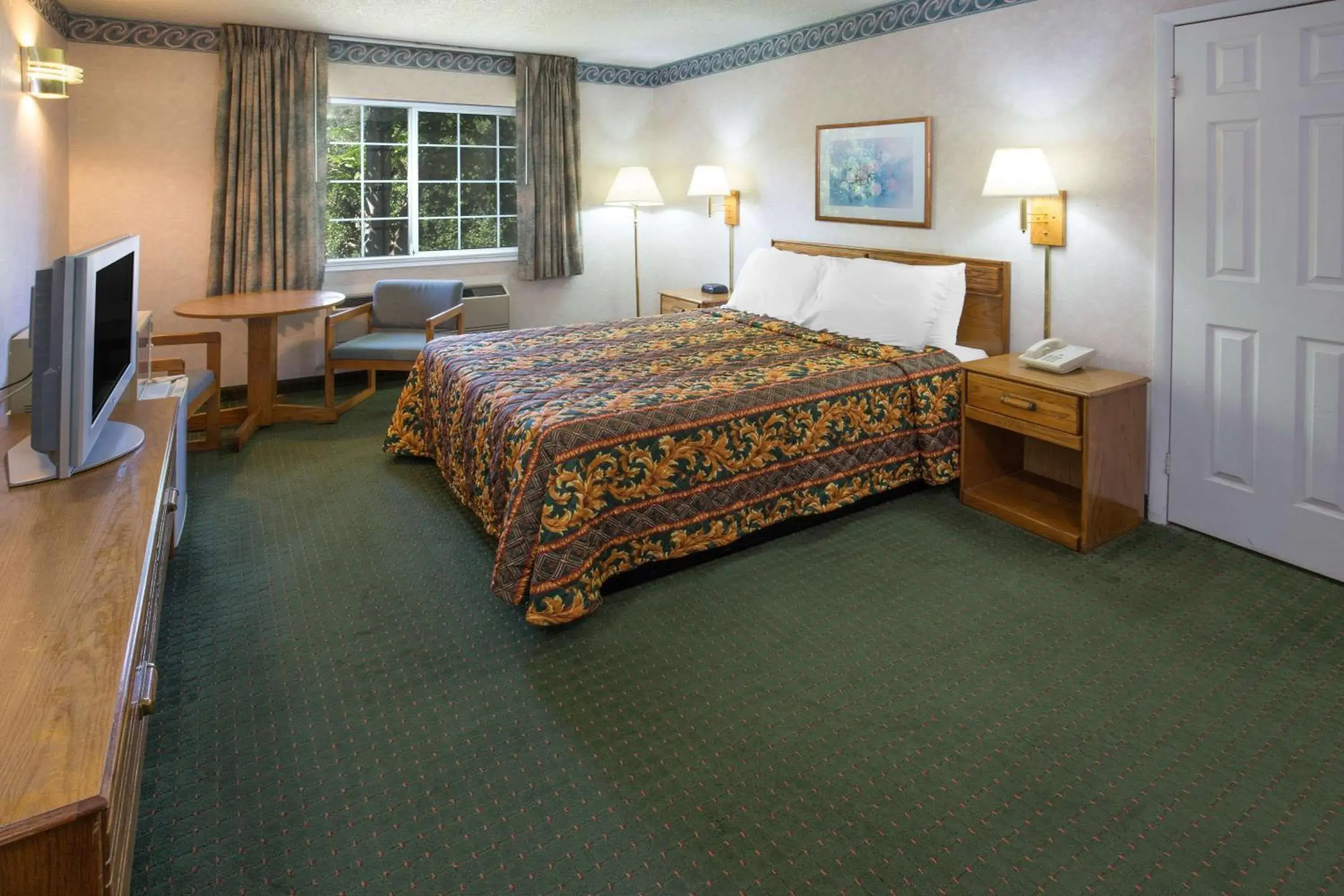 Photo of the whole room, Bed in Days Inn by Wyndham Oroville Photo of the whole room, Bed in Days Inn by Wyndham Oroville