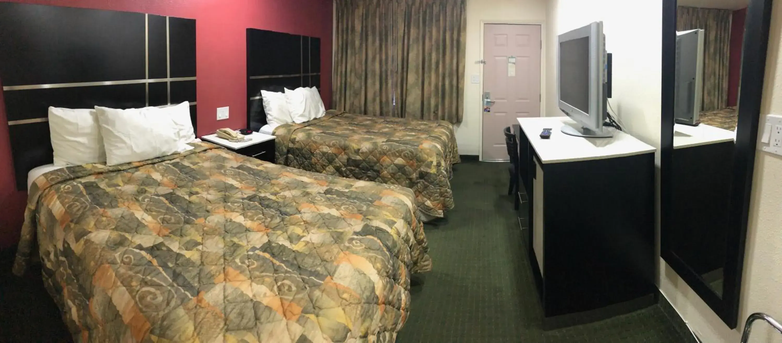 Photo of the whole room, Bed in Days Inn by Wyndham Oroville Photo of the whole room, Bed in Days Inn by Wyndham Oroville