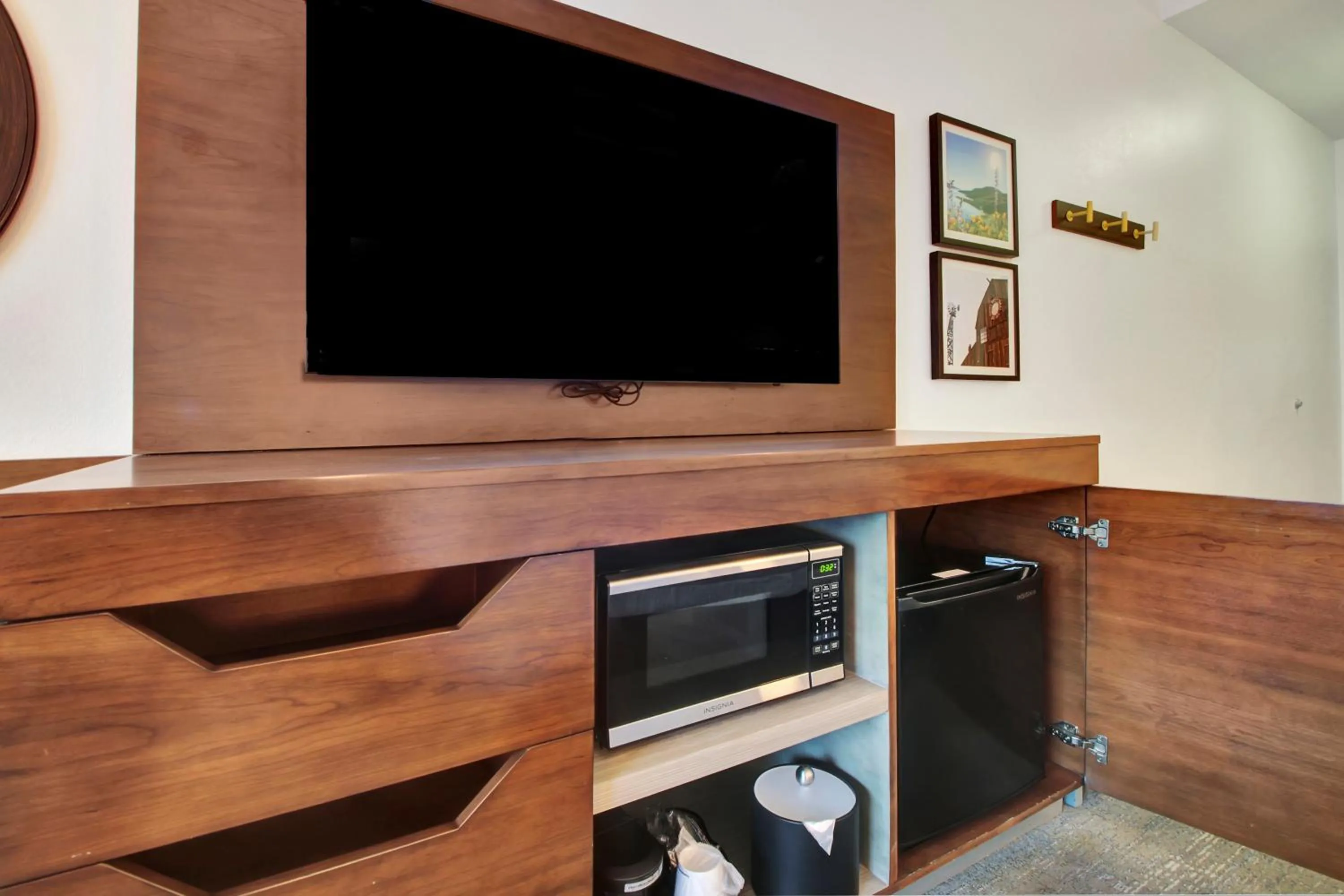 TV and multimedia in Hampton Inn & Suites by Hilton Hemet Menifee Murrieta