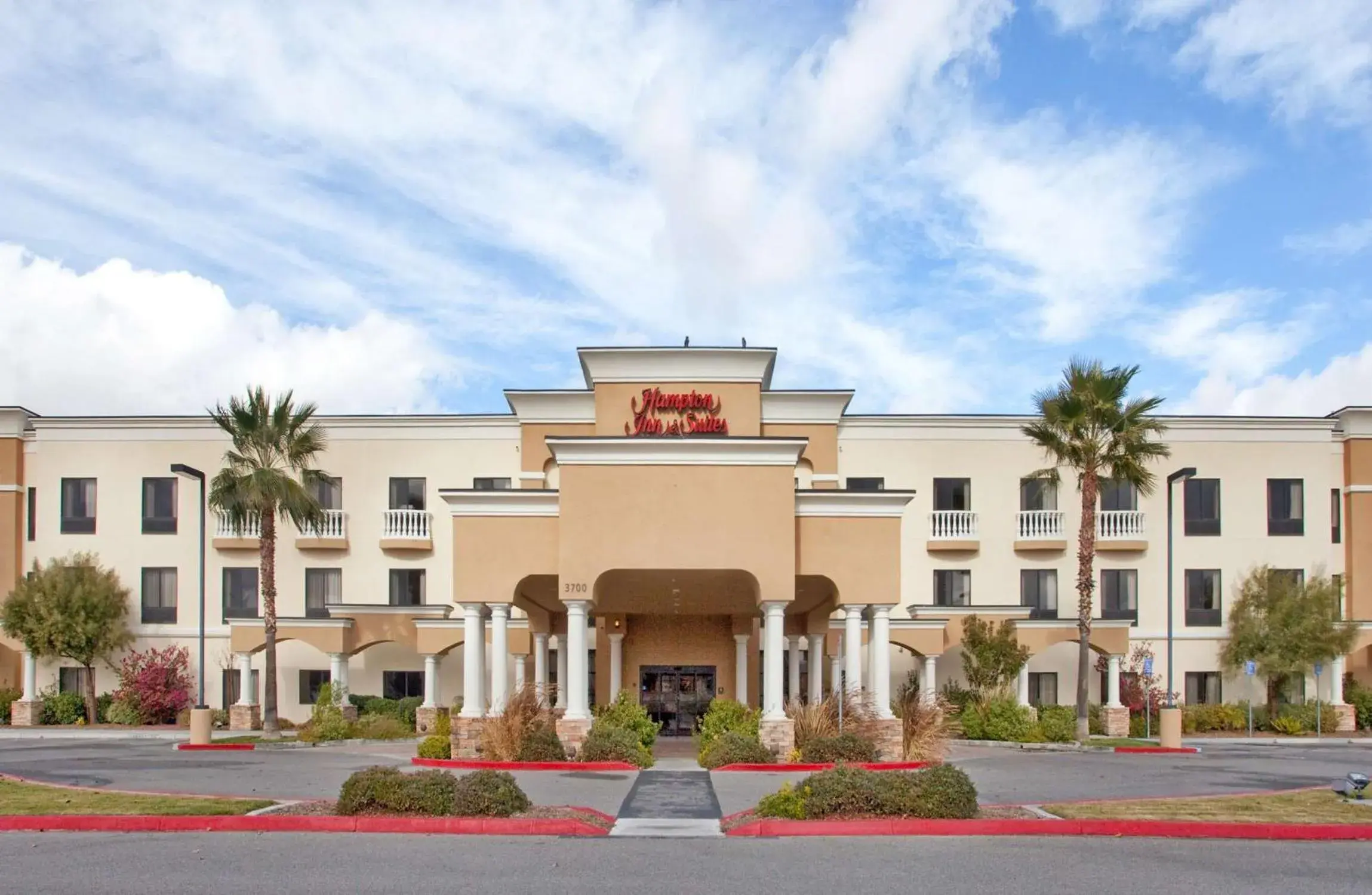 Property building in Hampton Inn & Suites by Hilton Hemet Menifee Murrieta Property building in Hampton Inn & Suites by Hilton Hemet Menifee Murrieta