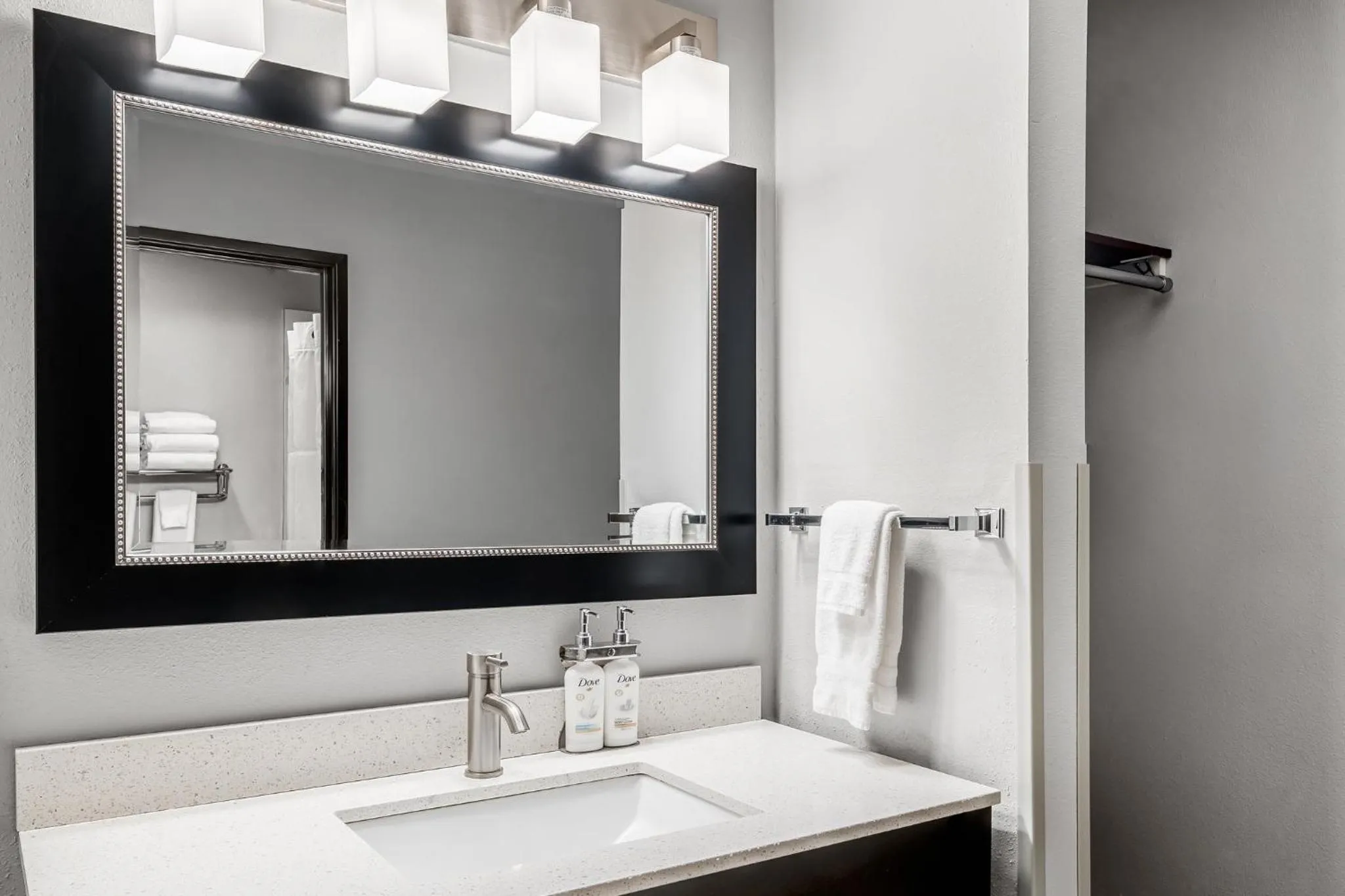 Bathroom in Red Lion Inn & Suites Auburn/Seattle