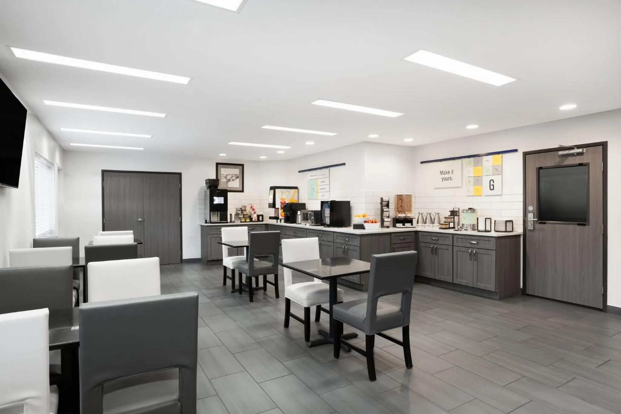 Breakfast in Red Lion Inn & Suites Auburn/Seattle