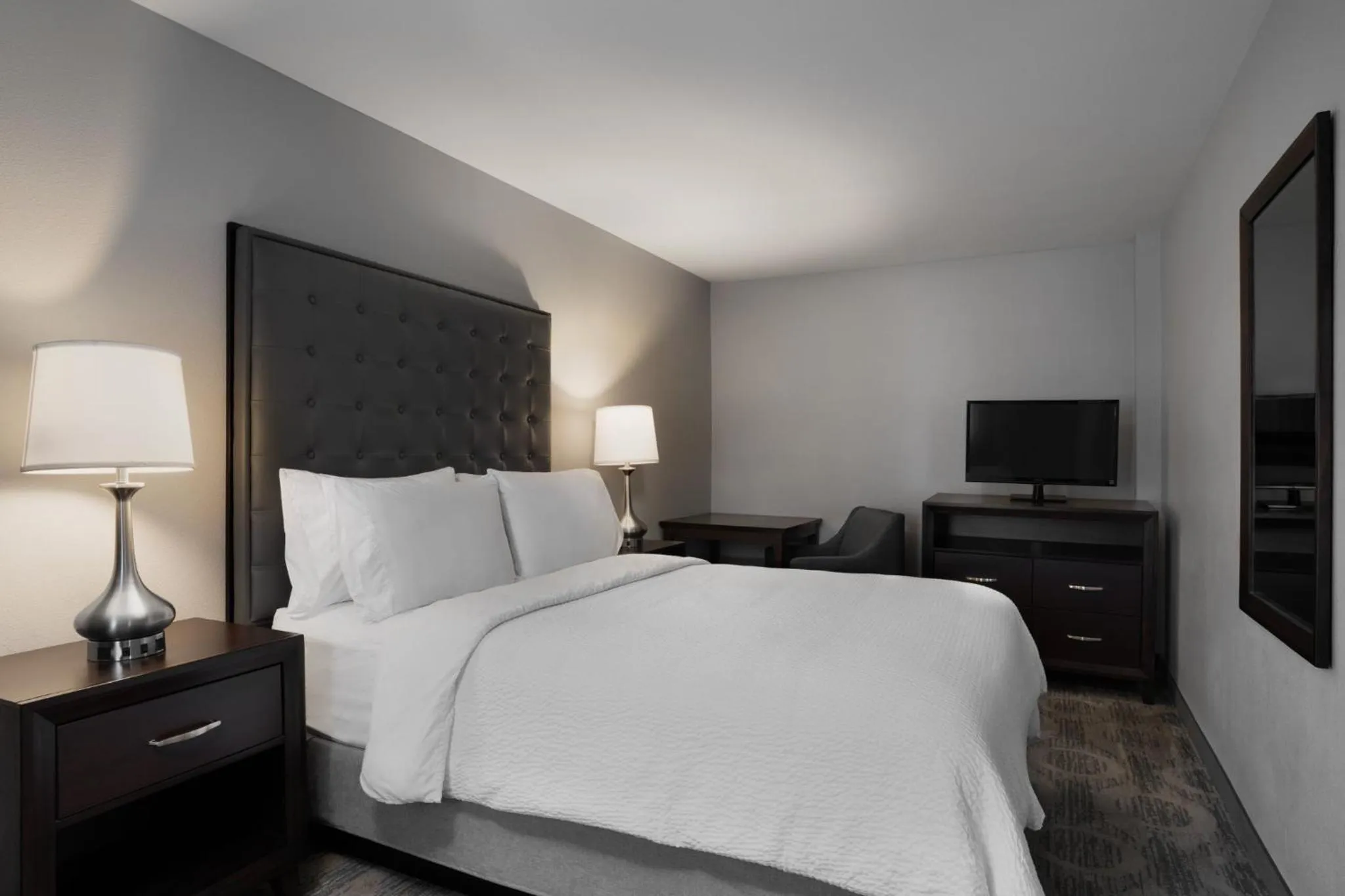 Photo of the whole room, Bed in Red Lion Inn & Suites Auburn/Seattle