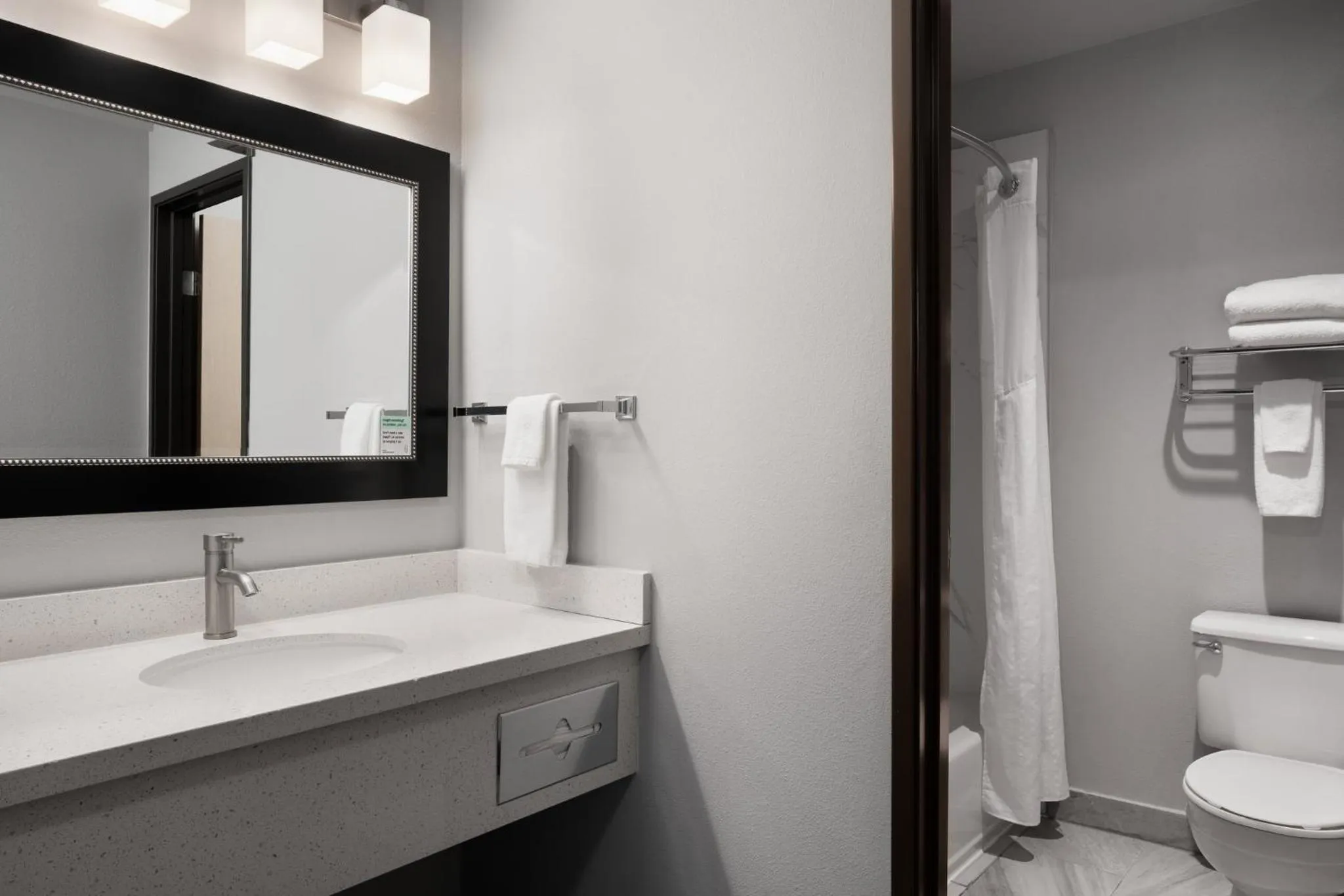 Bathroom in Red Lion Inn & Suites Auburn/Seattle