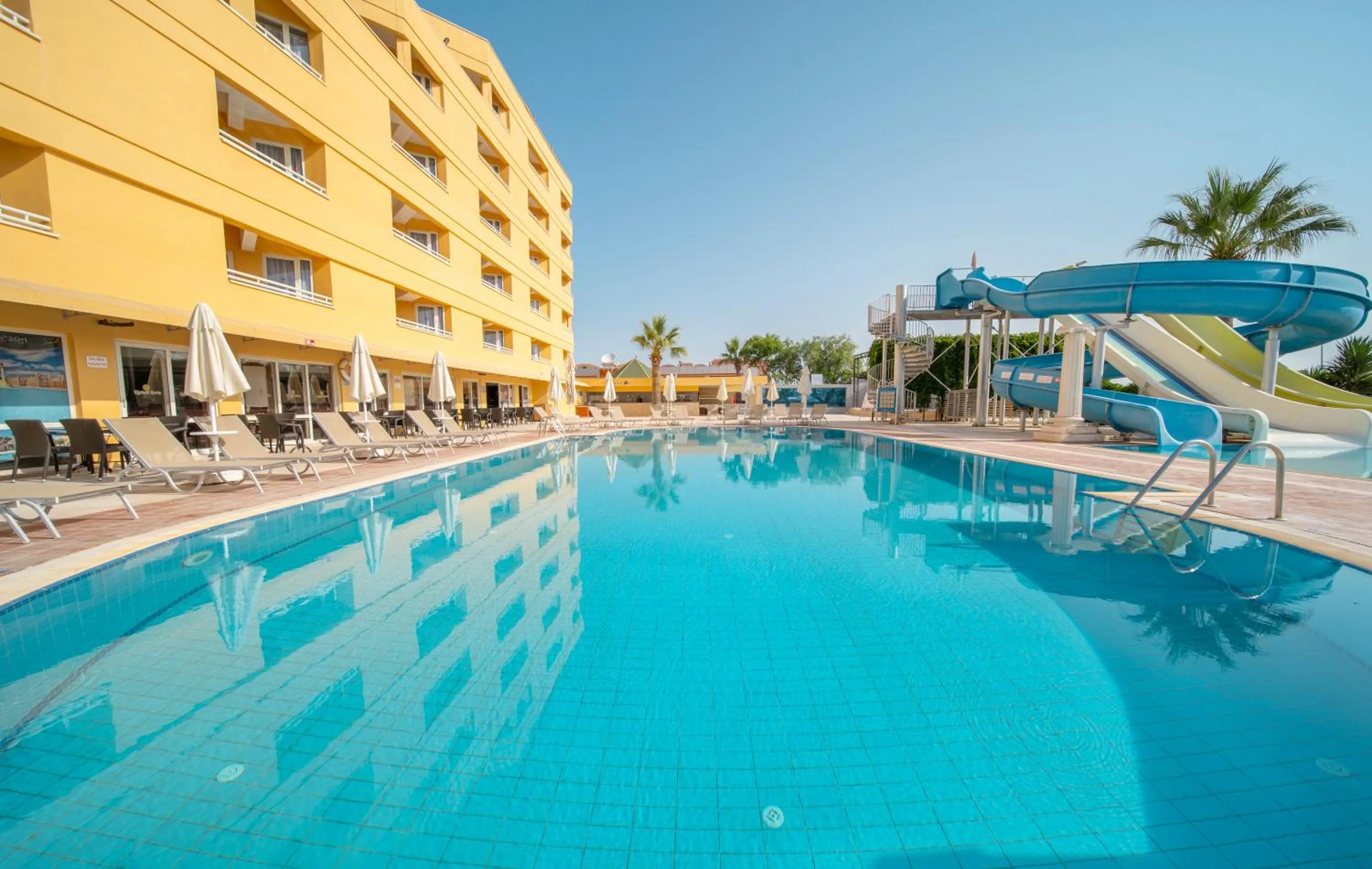 Swimming pool in Hotel Esra and Family Suites - All Inclusive