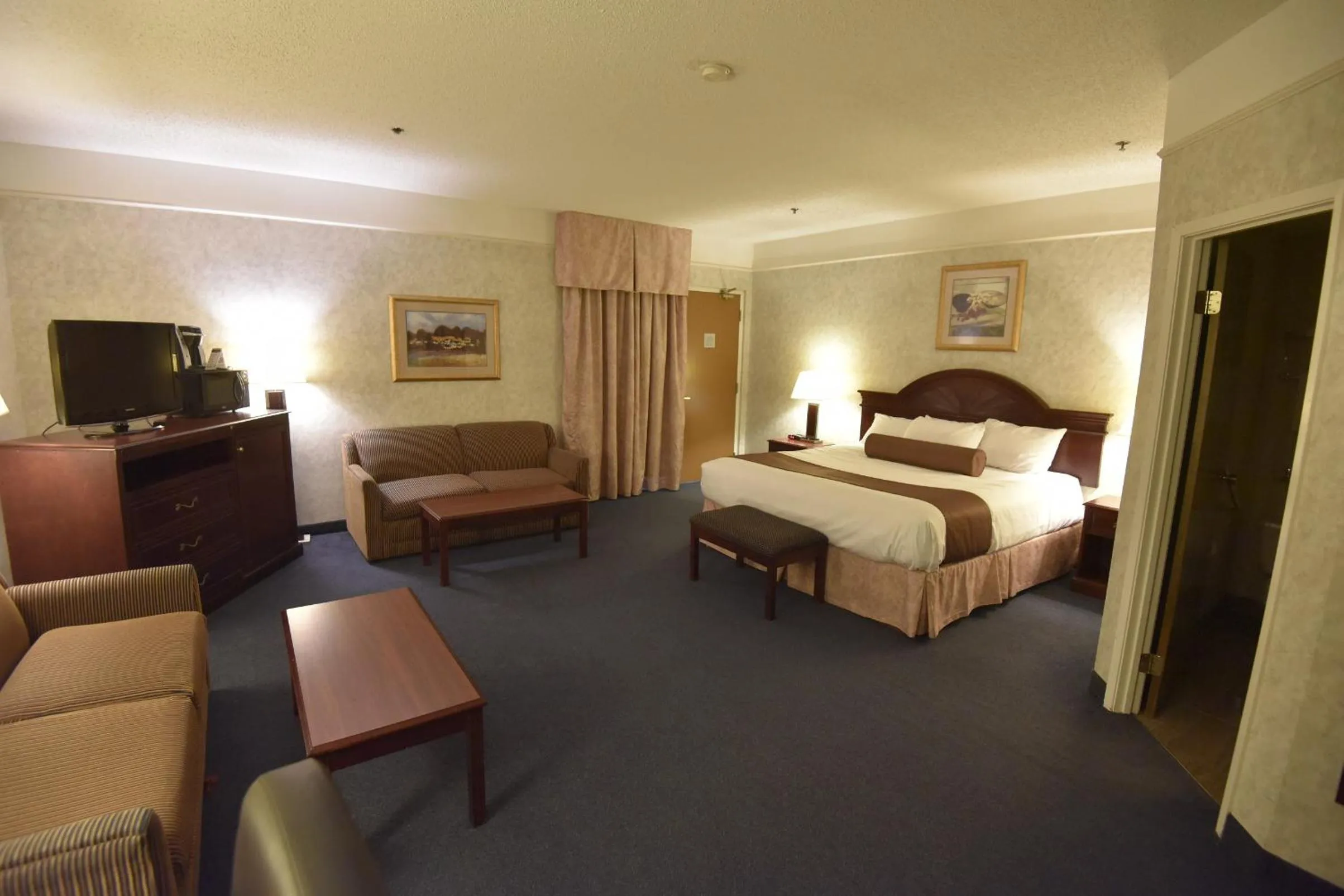 Bed in Tropical Inn - North Battleford