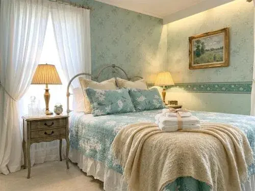 Double Room with Private Bathroom - single occupancy in Strathaird Bed and Breakfast Double Room with Private Bathroom - single occupancy in Strathaird Bed and Breakfast