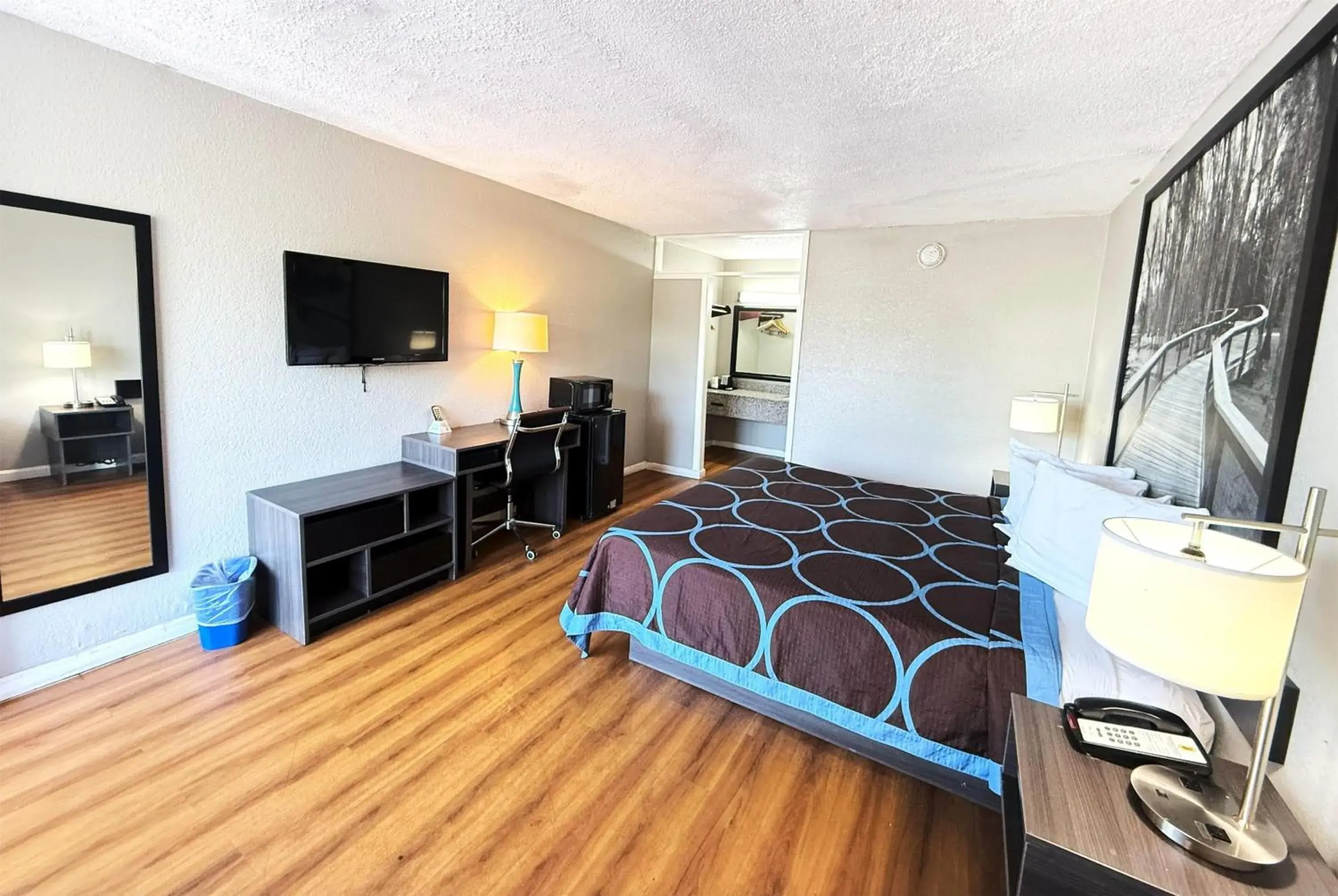 Photo of the whole room, Bed in Super 8 by Wyndham Hardeeville - Savannah North Photo of the whole room, Bed in Super 8 by Wyndham Hardeeville - Savannah North