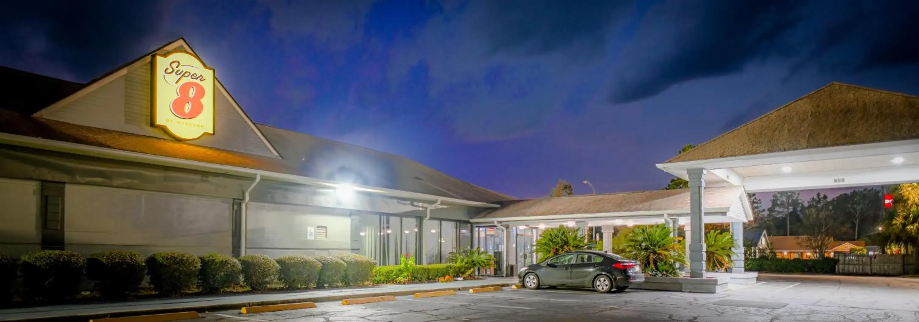 Property building in Super 8 by Wyndham Hardeeville - Savannah North Property building in Super 8 by Wyndham Hardeeville - Savannah North