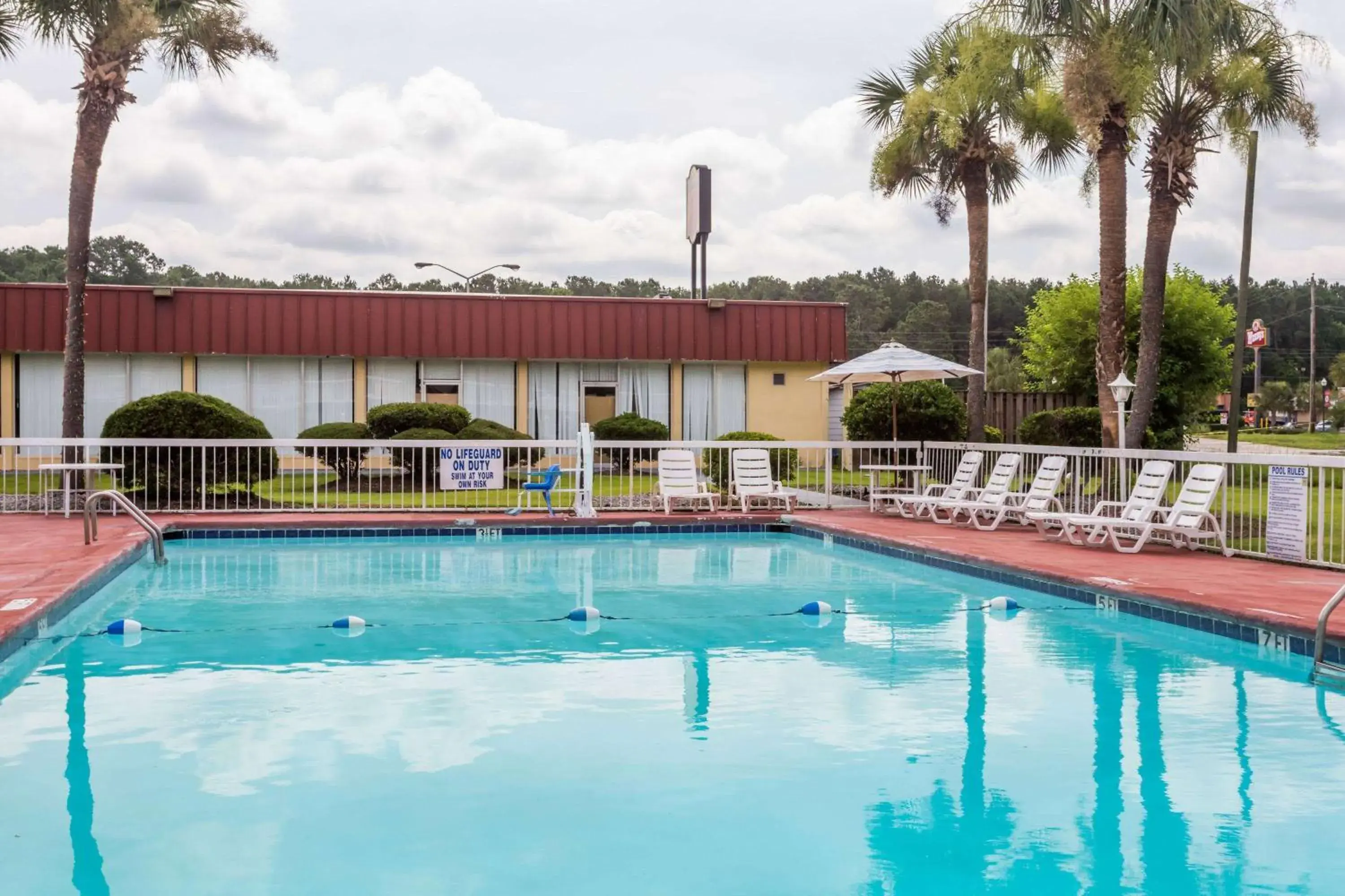 Pool view in Super 8 by Wyndham Hardeeville - Savannah North Pool view in Super 8 by Wyndham Hardeeville - Savannah North