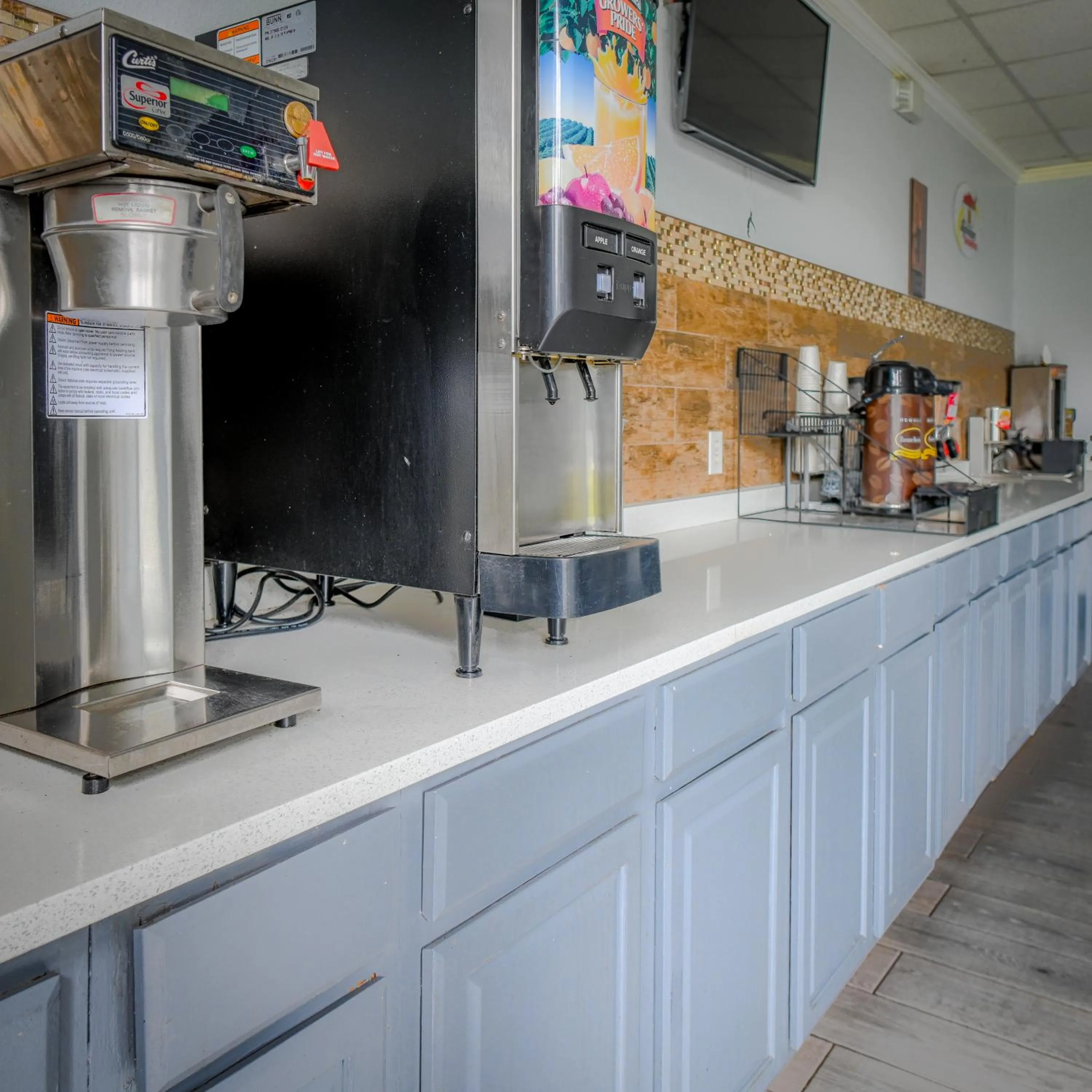 Coffee/tea facilities in Super 8 by Wyndham Hardeeville - Savannah North