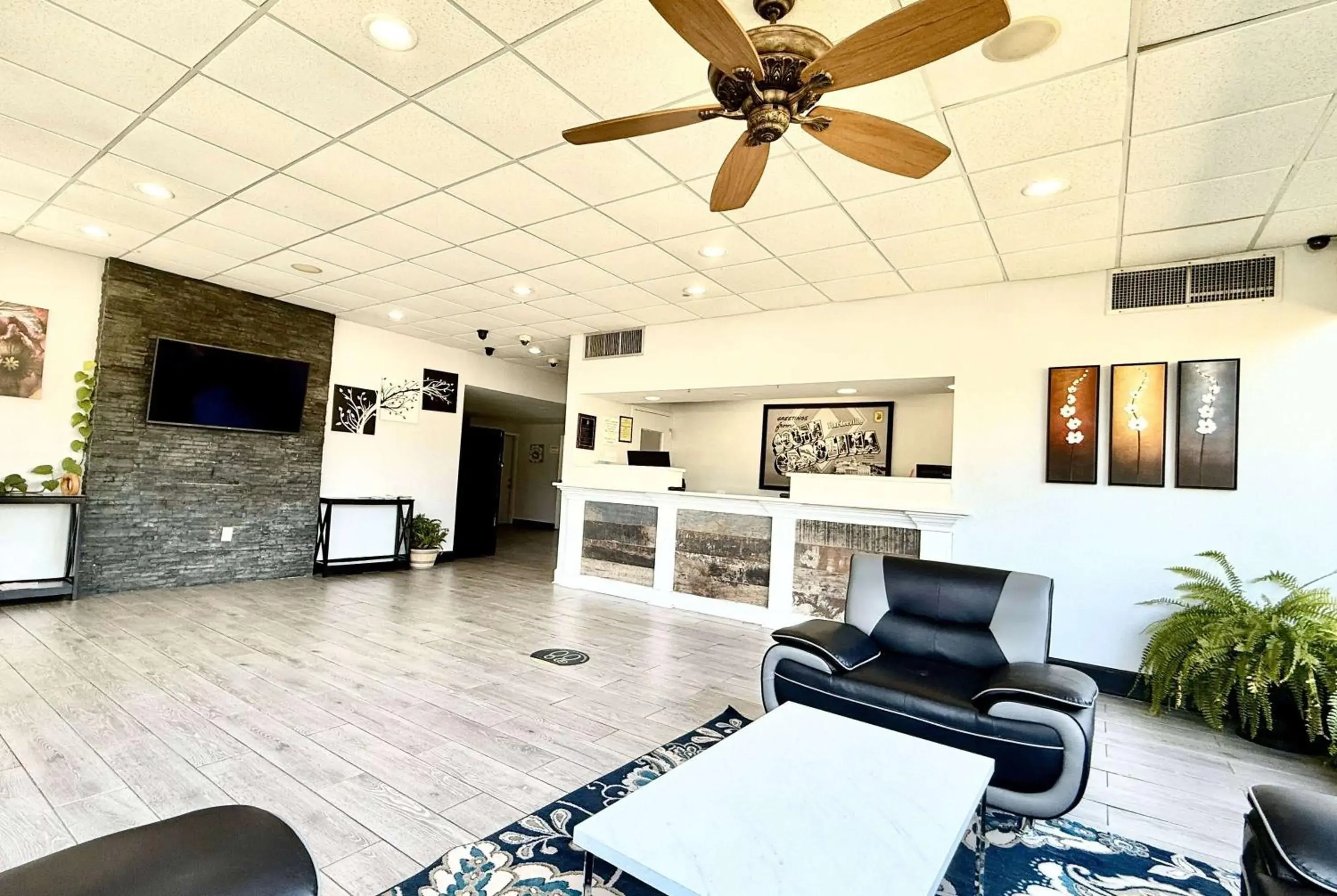 Lobby or reception in Super 8 by Wyndham Hardeeville - Savannah North Lobby or reception in Super 8 by Wyndham Hardeeville - Savannah North