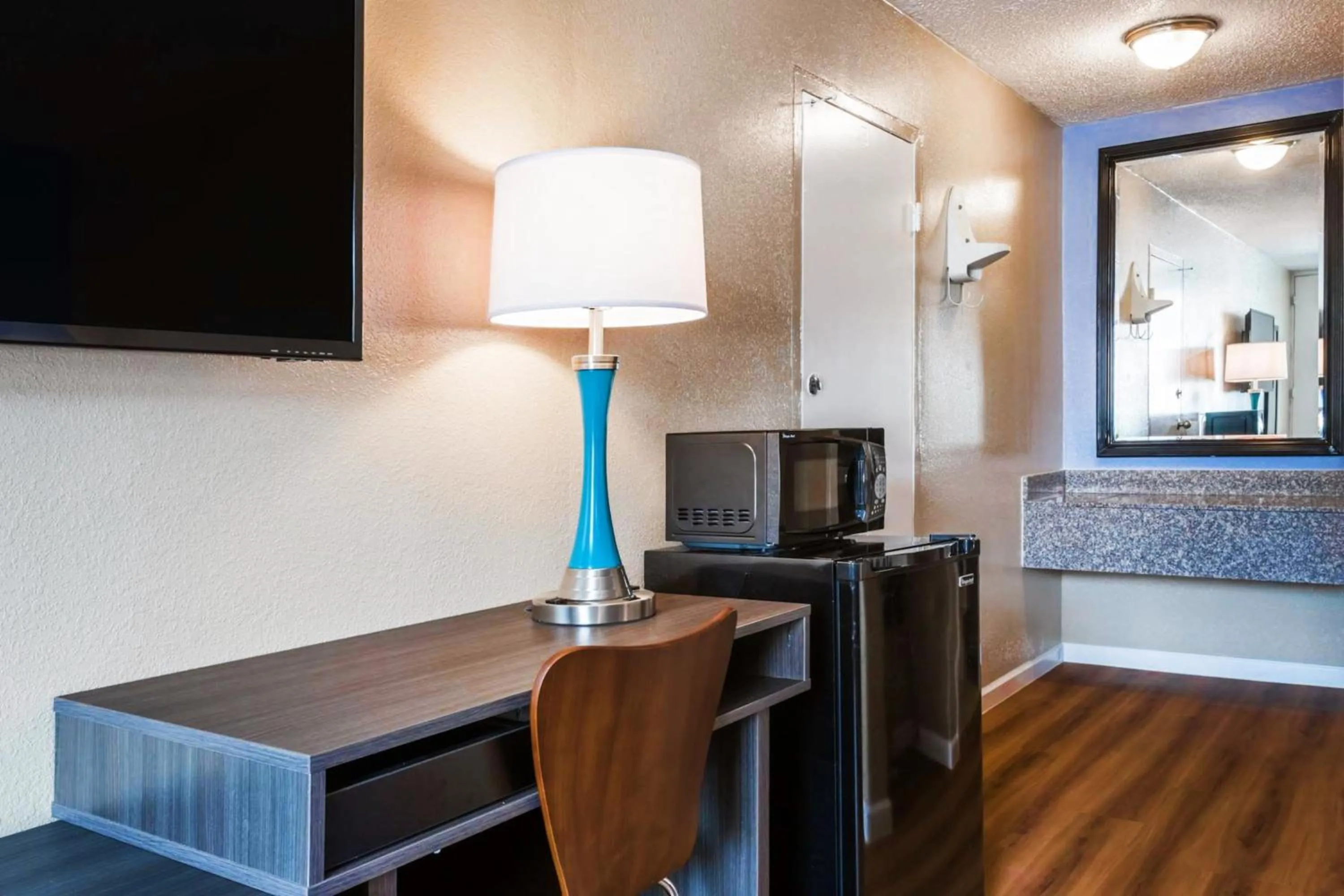 Bed in Super 8 by Wyndham Hardeeville - Savannah North