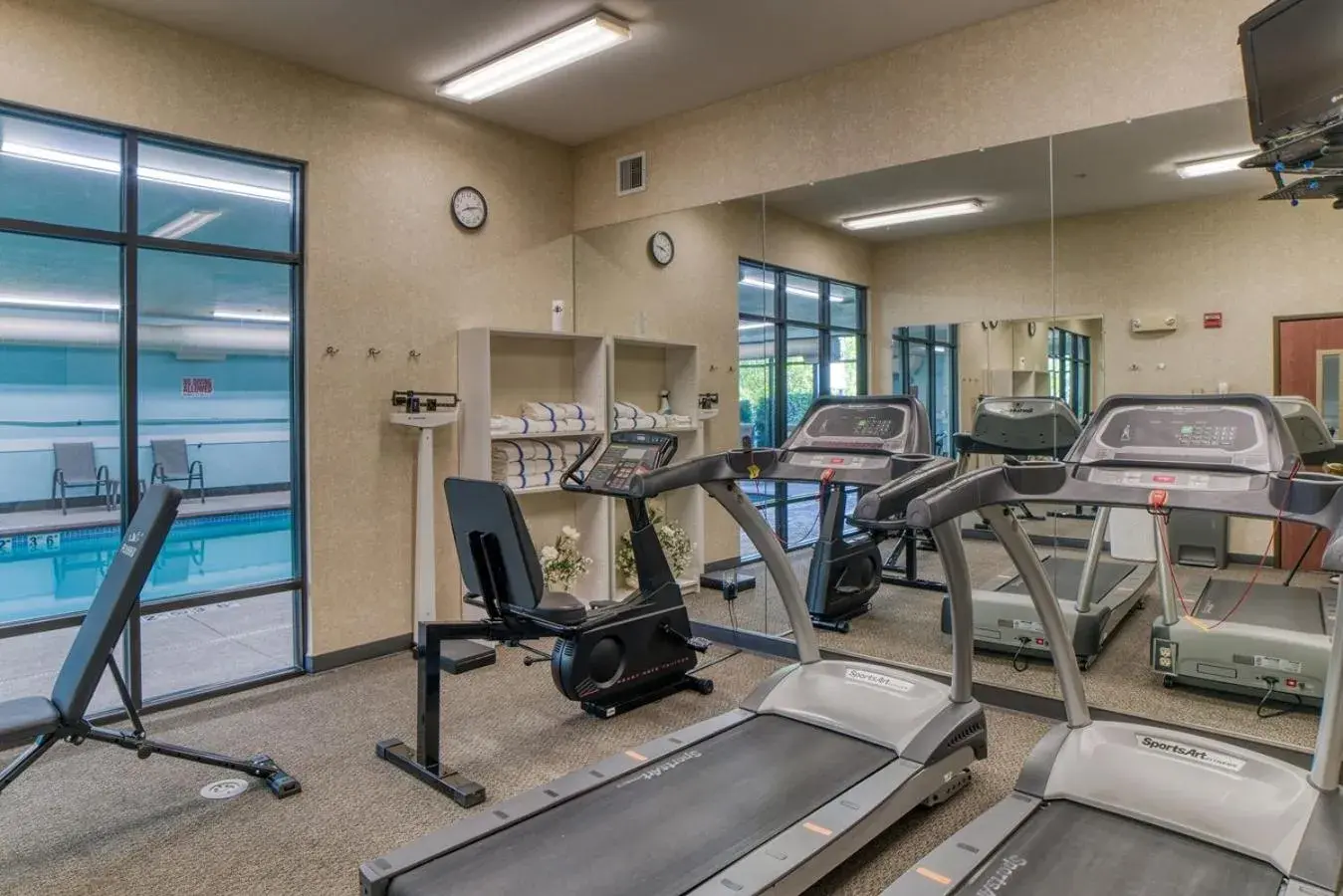 Fitness centre/facilities in Evergreen Inn & Suites Fitness centre/facilities in Evergreen Inn & Suites